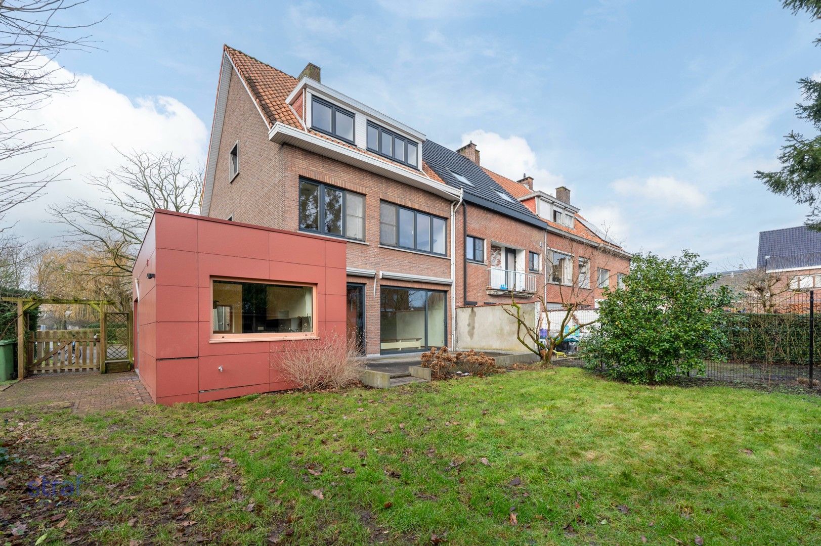 Halfopen bebouwing met 6 slaapkamers en tuin in doodlopende straat foto 9