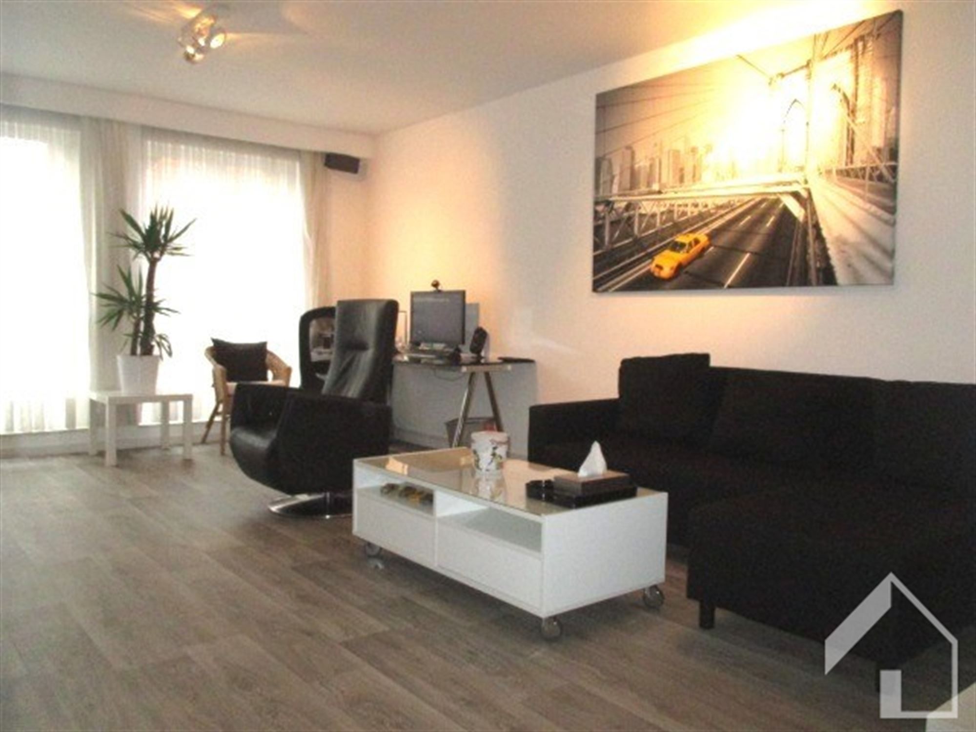 GOED GELEGEN APPARTEMENT MET 2 SLAAPKAMERS  foto 3