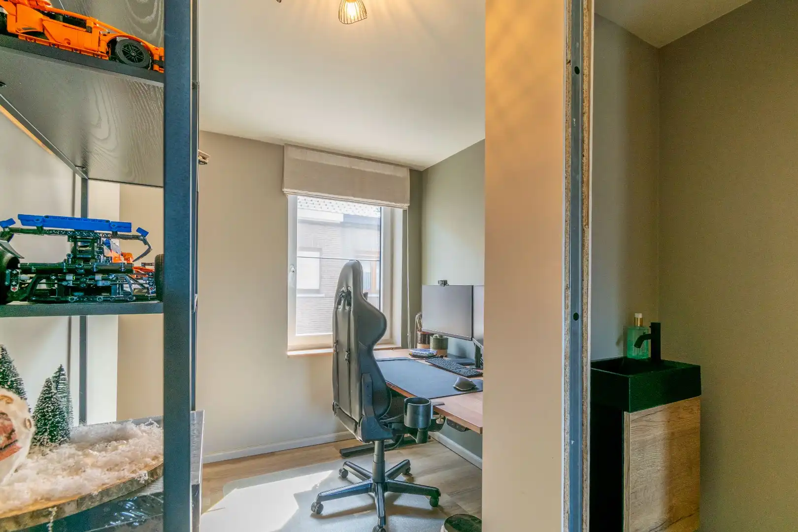 GERENOVEERDE WONING MET 2 SLP + BUREAU & TUIN! foto 19