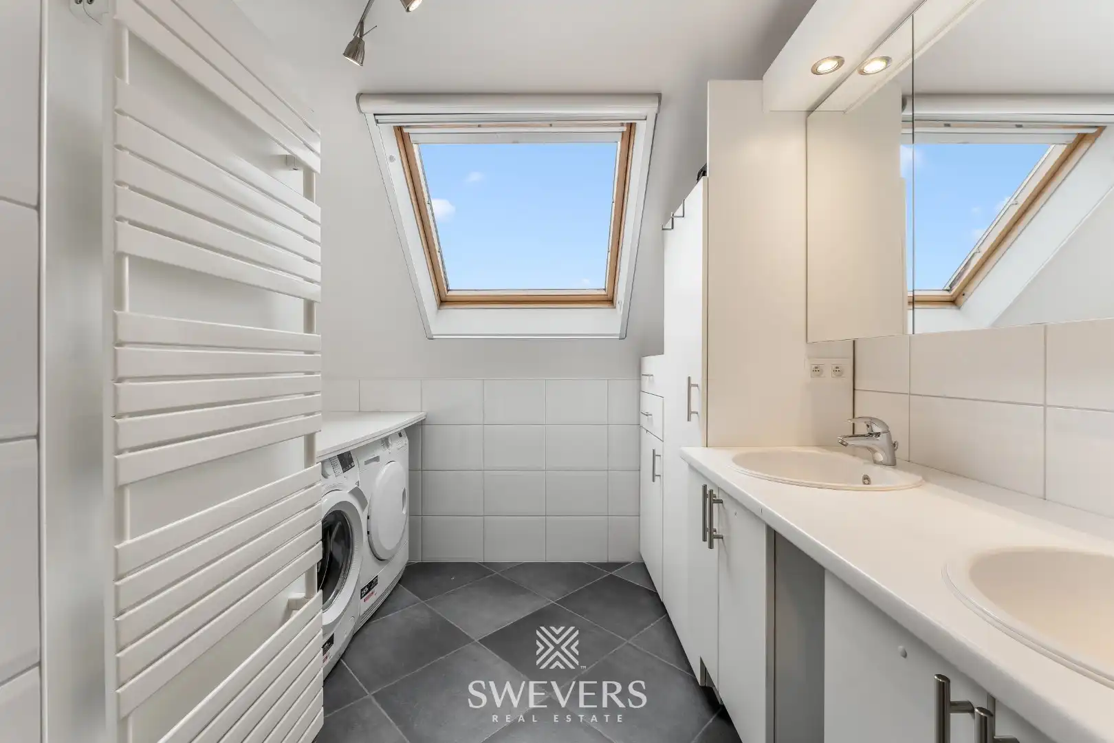 Ruim duplex appartement met 2 slaapkamers en garage foto 24