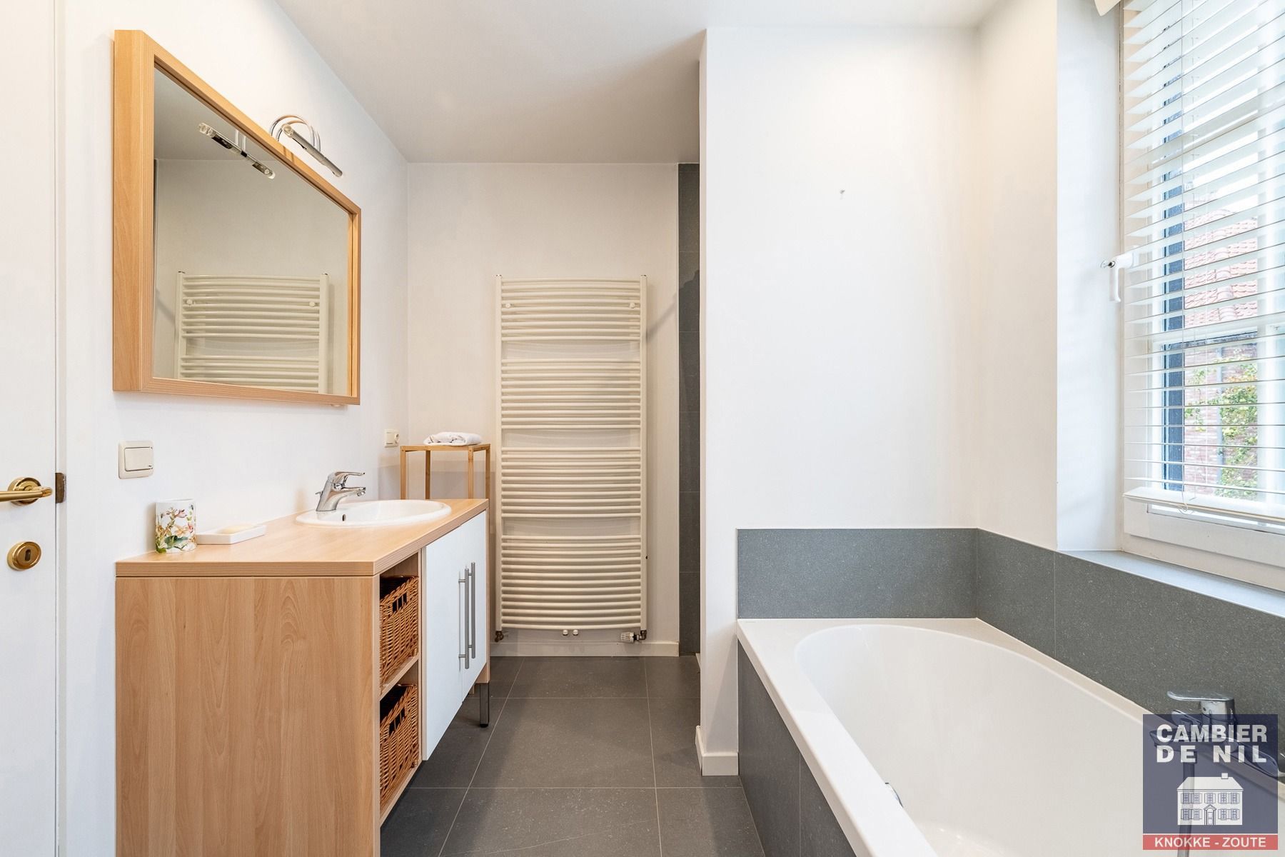 Instapklare , gemeubelde woning gelegen in Oud-Knokke vlakbij de groentenmarkt foto 16