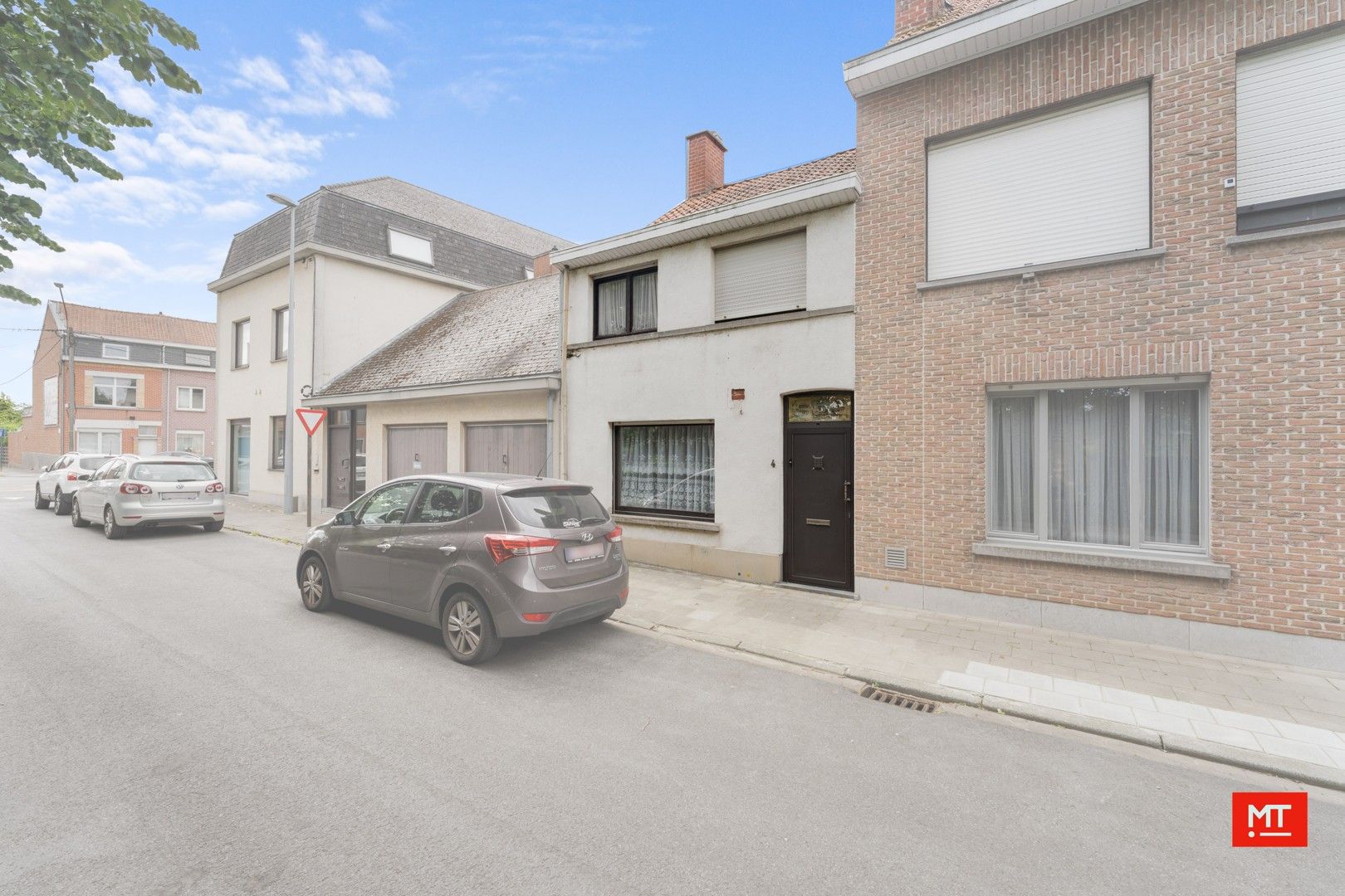 Hoofdfoto van de publicatie: Te renoveren woning in rustige straat nabij centrum Menen