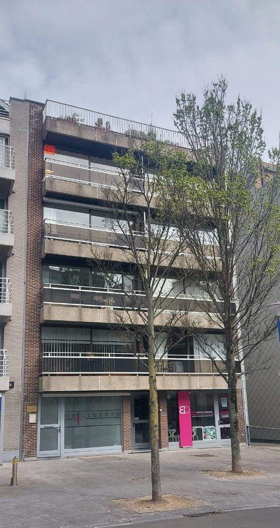 Zongericht en centraal gelegen appartement met 2 slaapkamers te huur te Koksijde foto 3