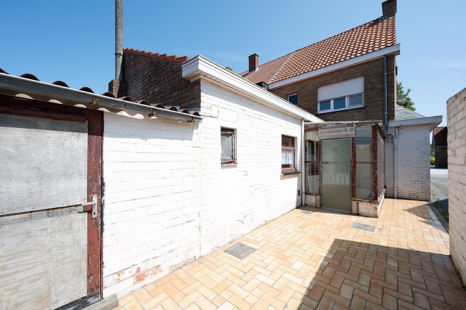 Te renoveren woning met veel potentieel op toplocatie in Maldegem foto 12