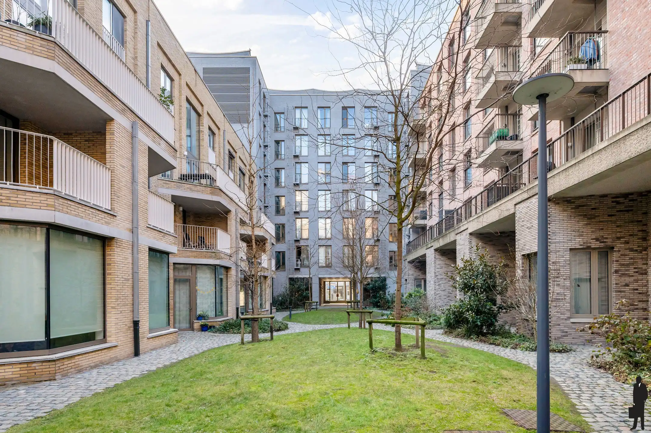 Lichtrijk BEN-appartement met open waterzicht in London Residence foto 14