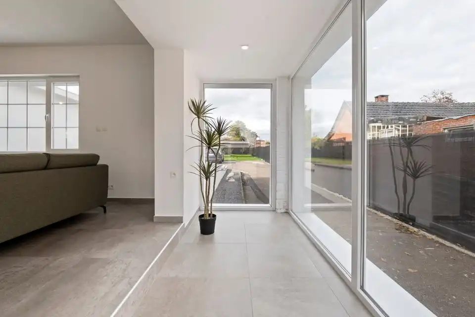 RUIME, GERENOVEERDE OPEN BEBOUWING MET 6 SLKS EN KNAPPE TUIN IN ALKEN foto 9