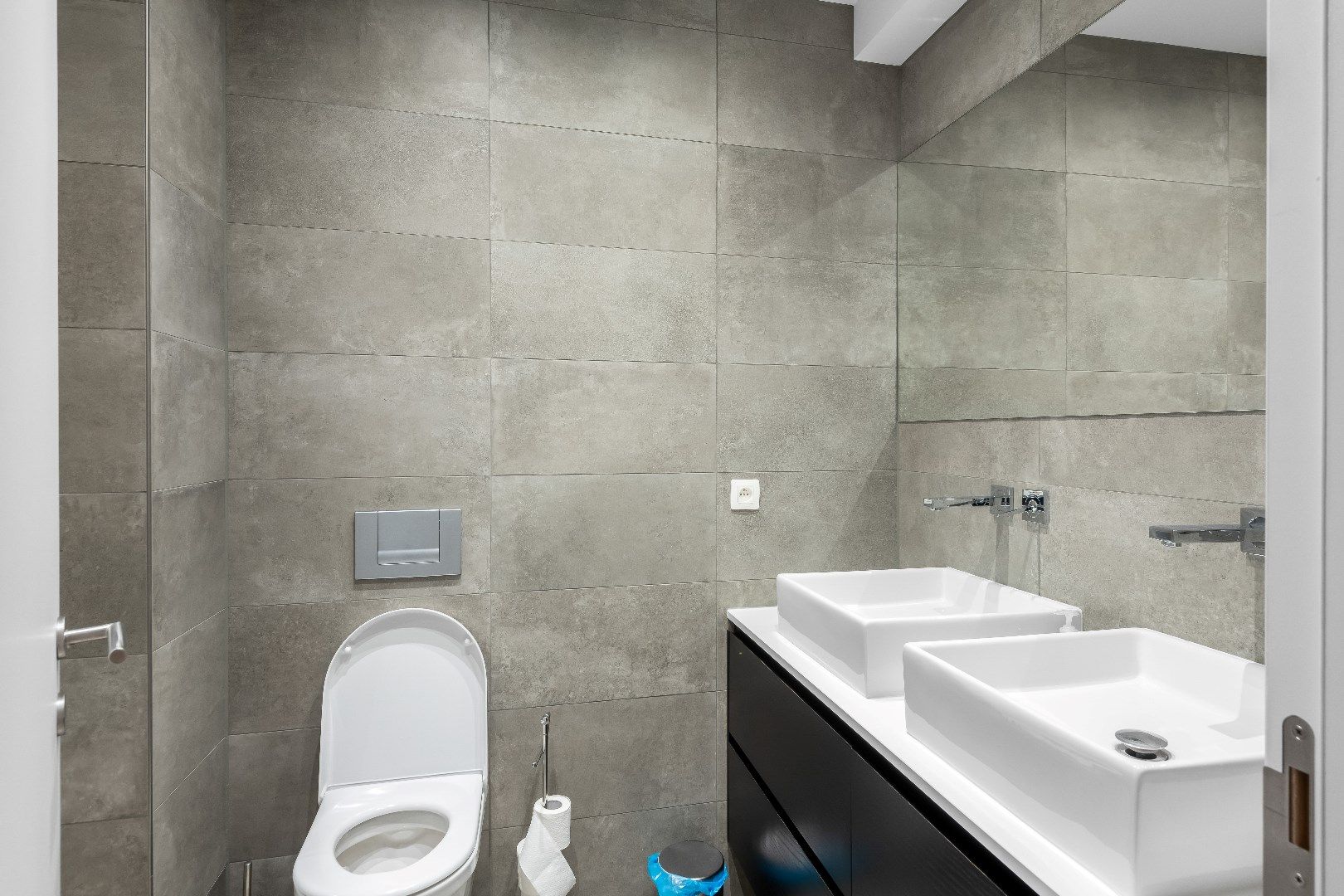 Luxueus gerenoveerd appartement met drie slaapkamers en lateraal zeezicht in het Zoute. foto 10