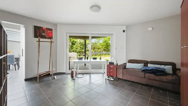 Villa van 265m² op 15 are met kantoor-praktijkruimte van 25m² en 3 slaapkamers foto 8