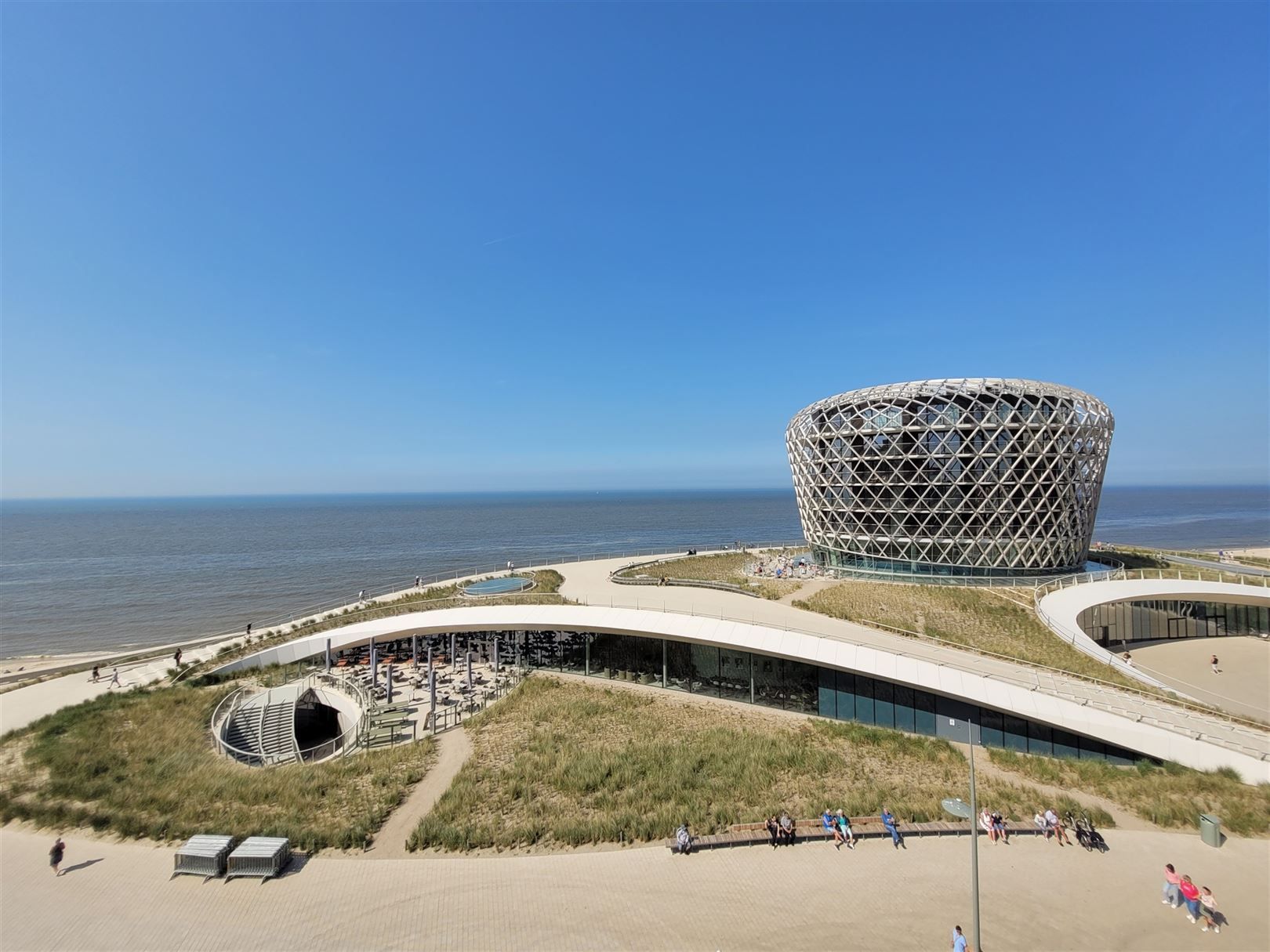 Gemeubelde studio met prachtig zicht op de zee en het casino foto 7