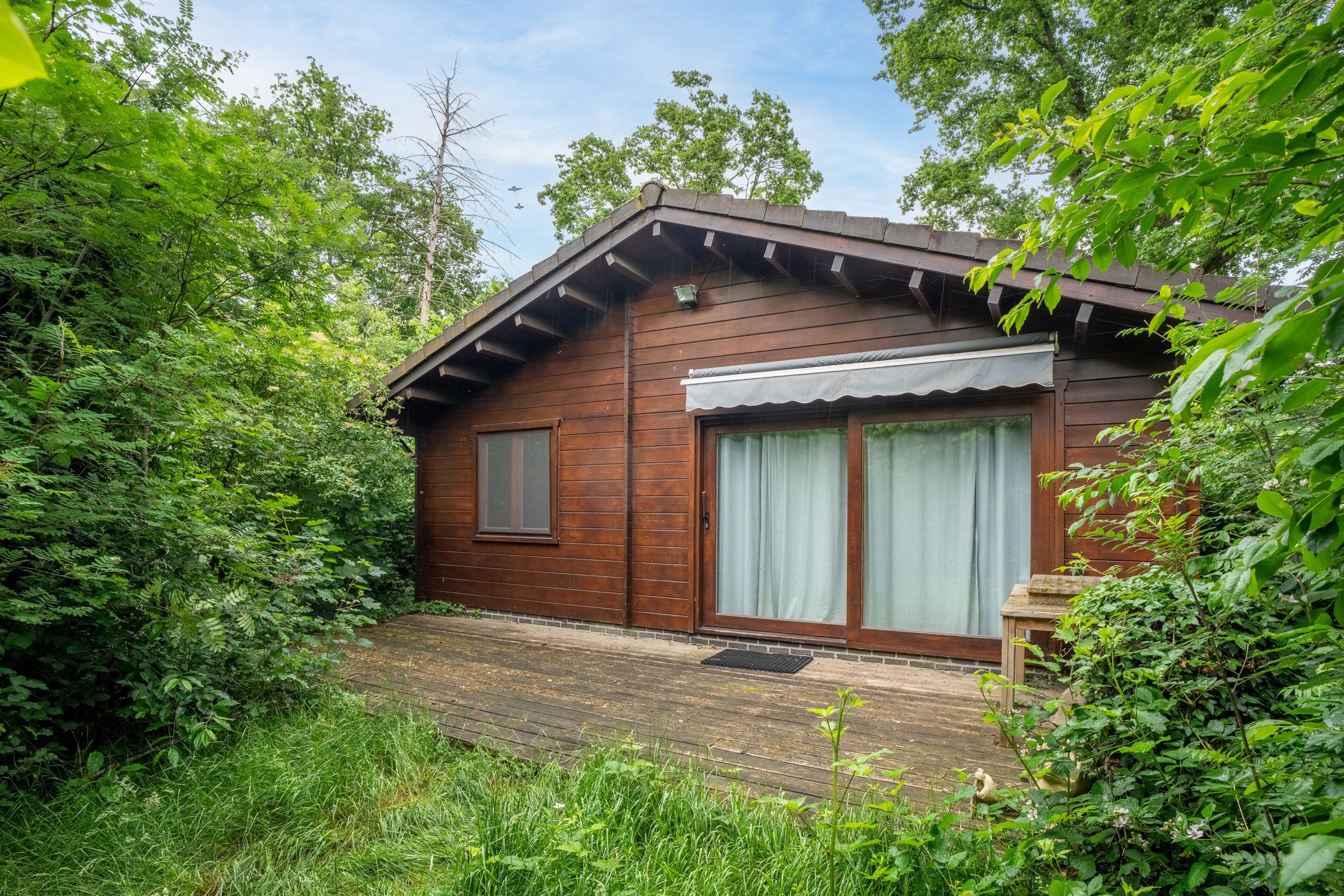Chalet met 2 slaapkamers op 1.800 m² in Vlimmeren. foto {{pictureIndex}}