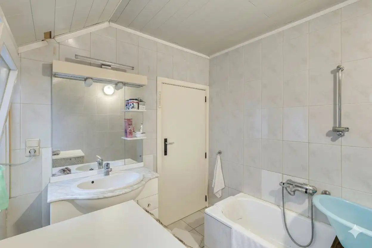 Charmante woning te koop nabij het centrum van Roeselare foto 11