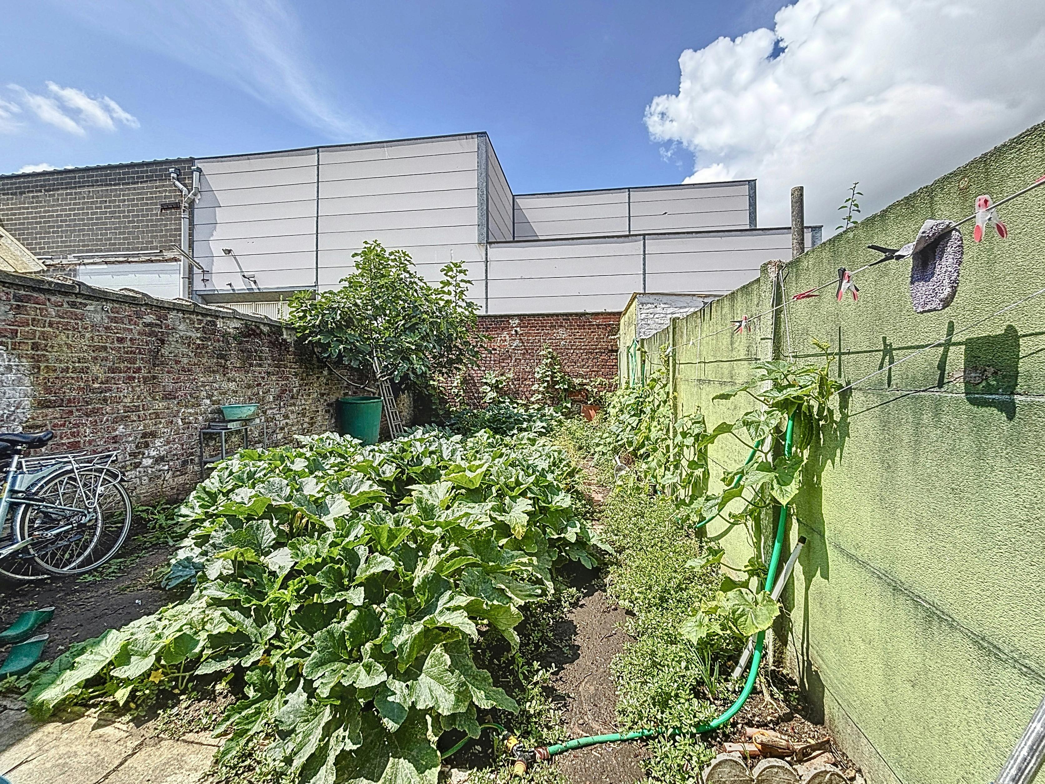 Te renoveren woning te koop in Kortrijk!  foto 11