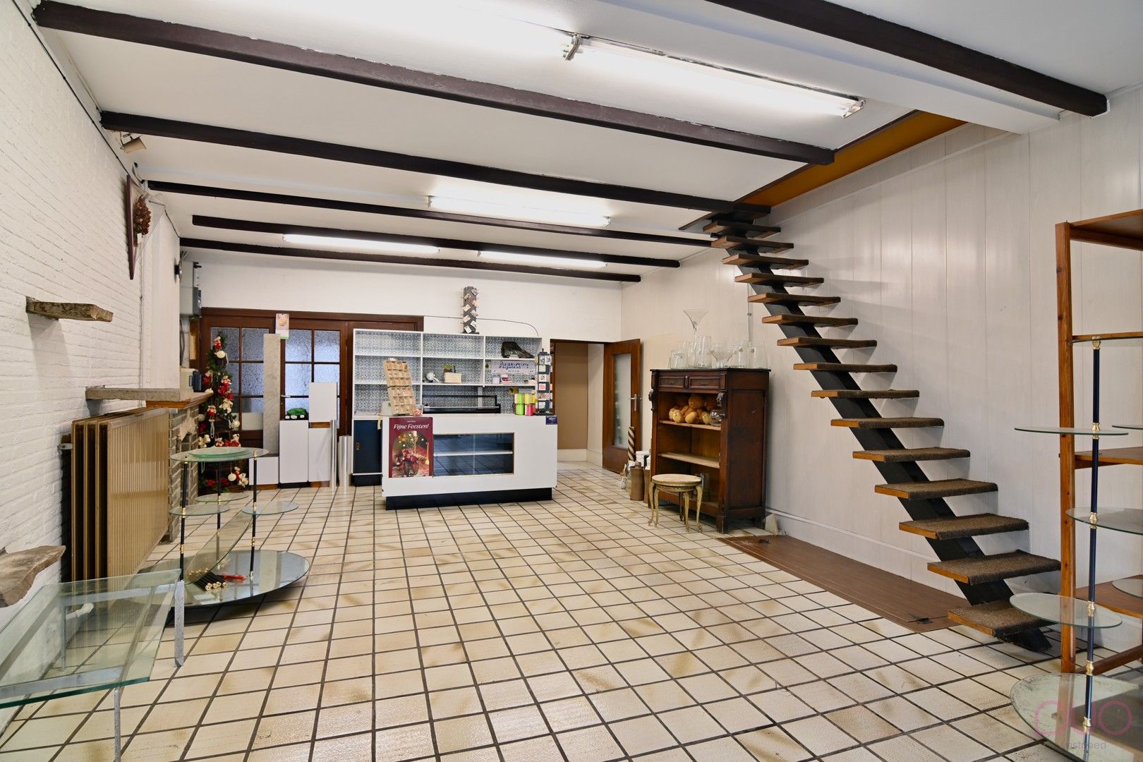 Polyvalent handelshuis met woonst vlakbij het Sint-Trudo Ziekenhuis foto 3