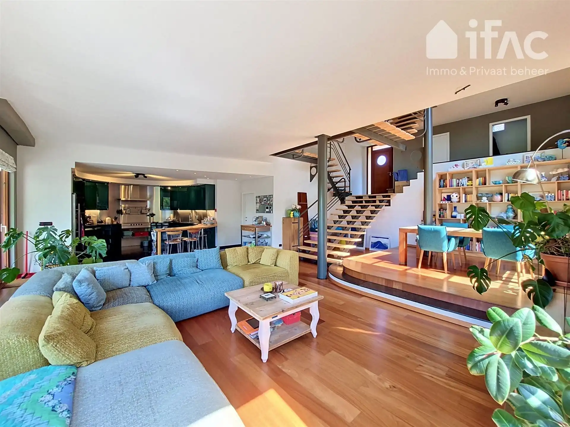 Unieke moderne split-levelvilla met zwembad op 17a83ca foto 12
