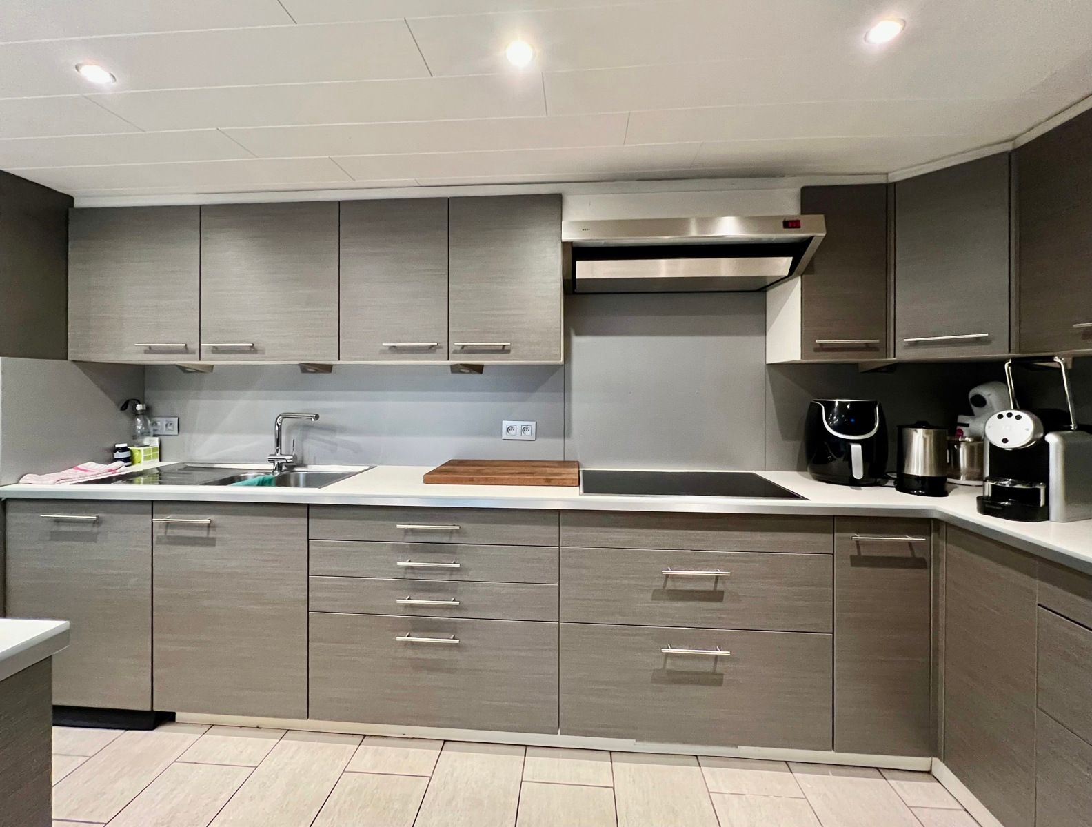 Zéér ruime gerenoveerde woning met 5 grote slaapkamers. foto 7