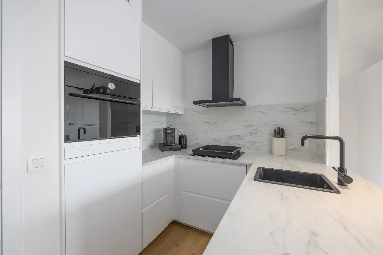 Gerenoveerde studio met terras en open zicht nabij zee foto 11