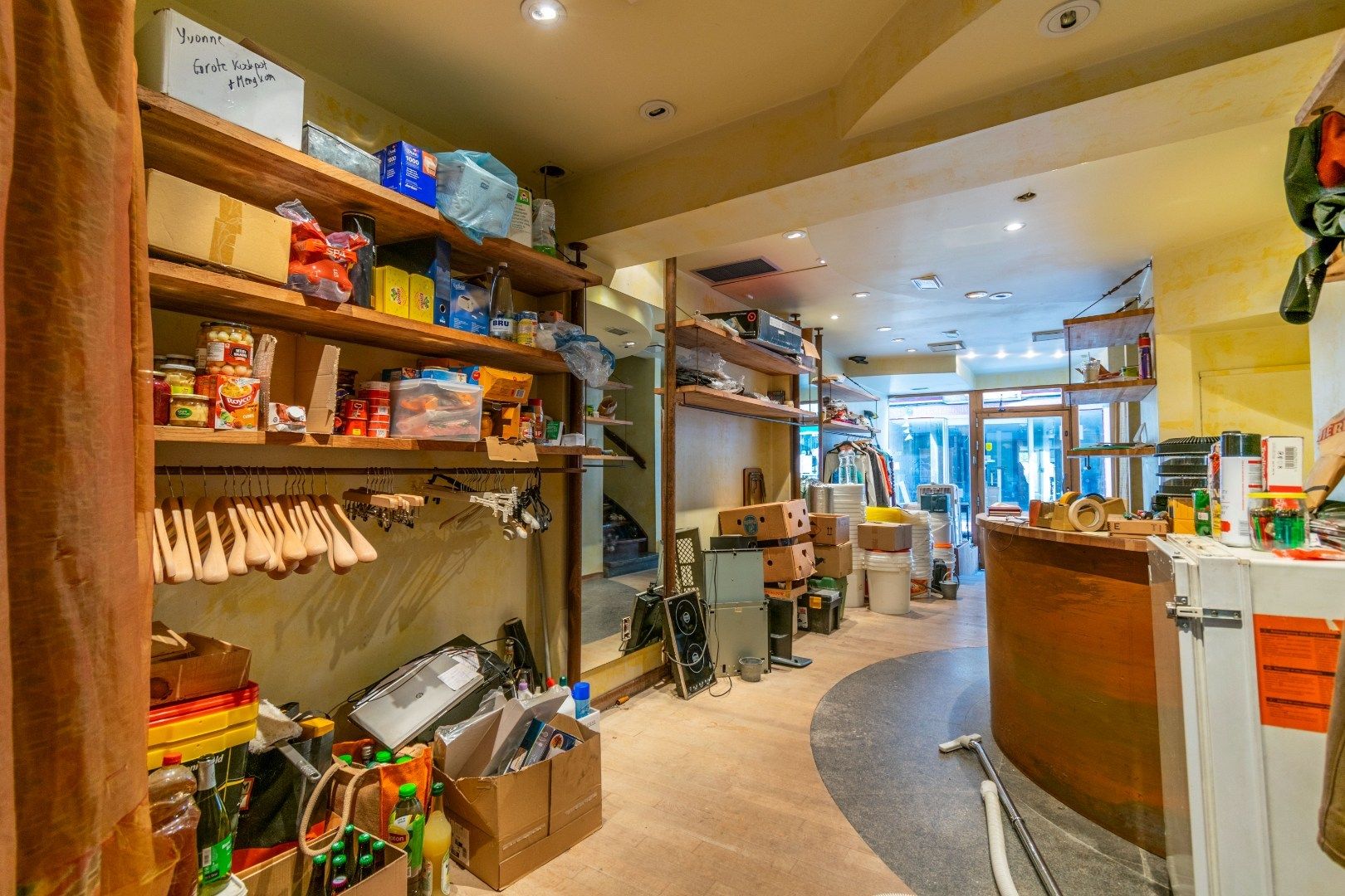 Karaktervol hoogwaardig afgewerkt gebouw met winkelruimte en woonst  foto 11