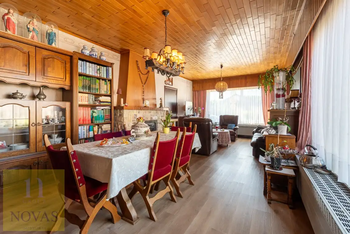 Landelijk gelegen woning op een perceel van 15 are, 23m straatbreedte foto 12