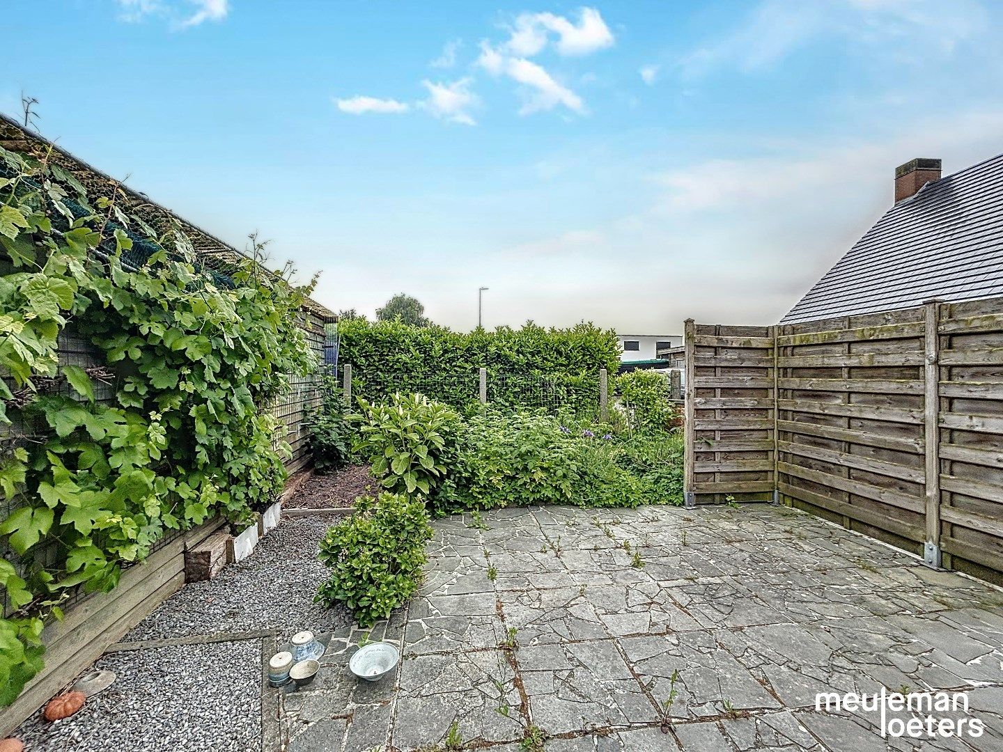 Charmante woning met garage en terras foto 16