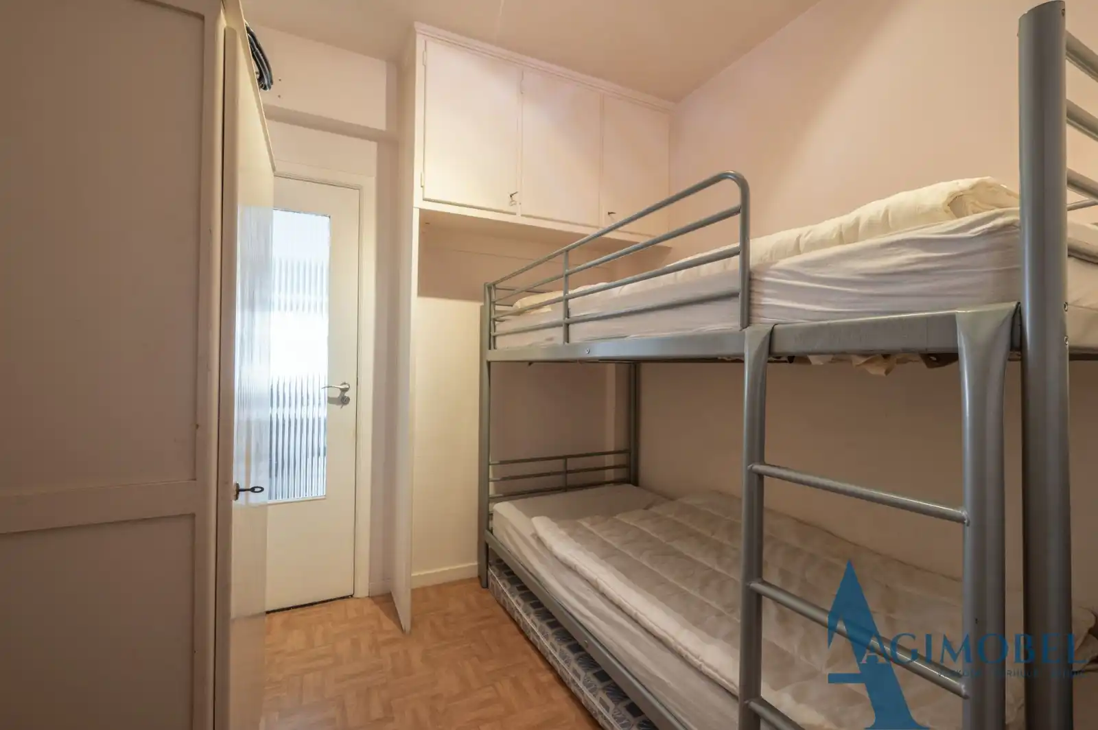 Compact 2-slaapkamerappartement met vleugje zij zeezicht, boordevol potentïeel en mogelijkheid tot aankoop garage in de directe omgeving . foto 13