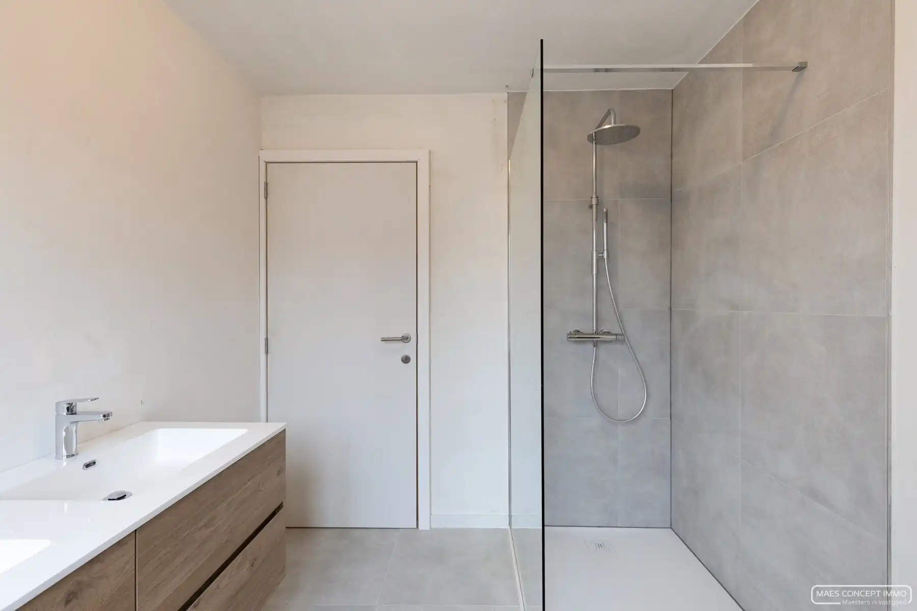 Gerenoveerde woning met 3 slaapkamers en grote tuin te koop centrum Avelgem foto 6