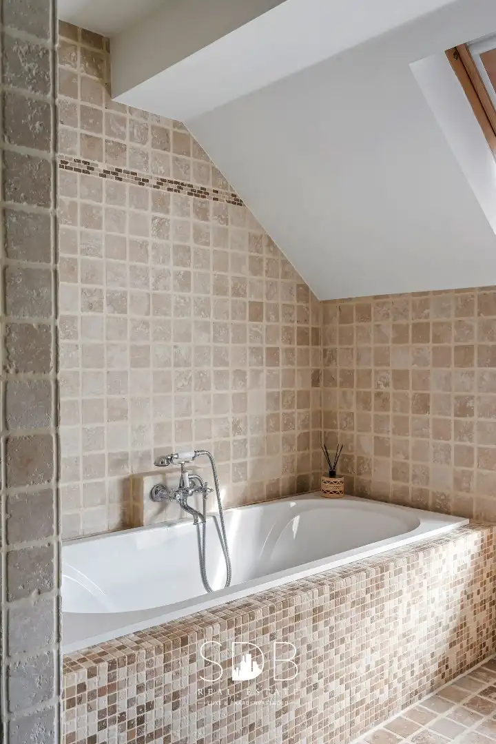 Prachtige landelijke hoeve woning met gezinstuin en graslanden op 1hectare foto 20