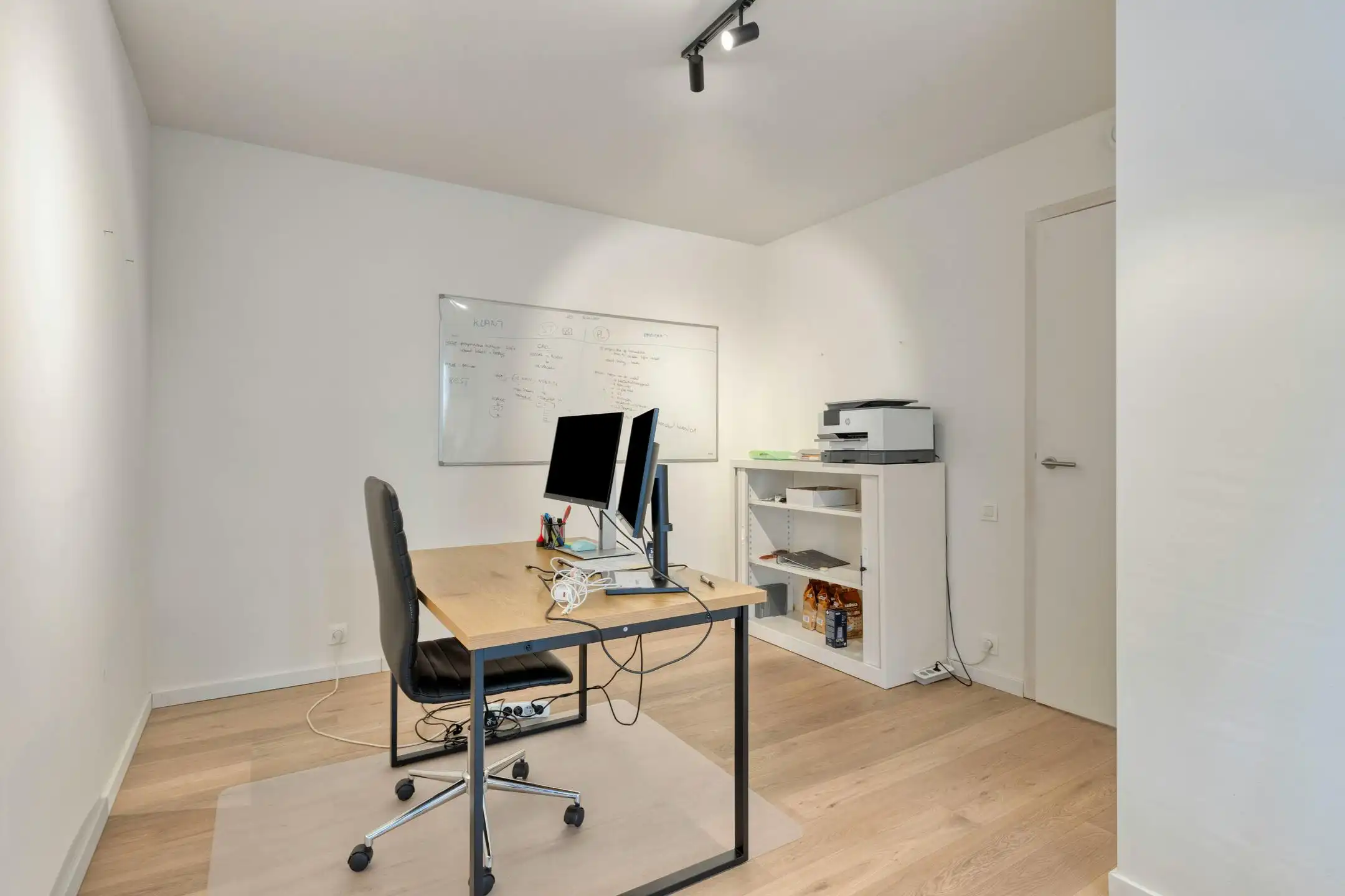 Modern en prachtig afgewerkt appartement in hartje Roeselare foto 17