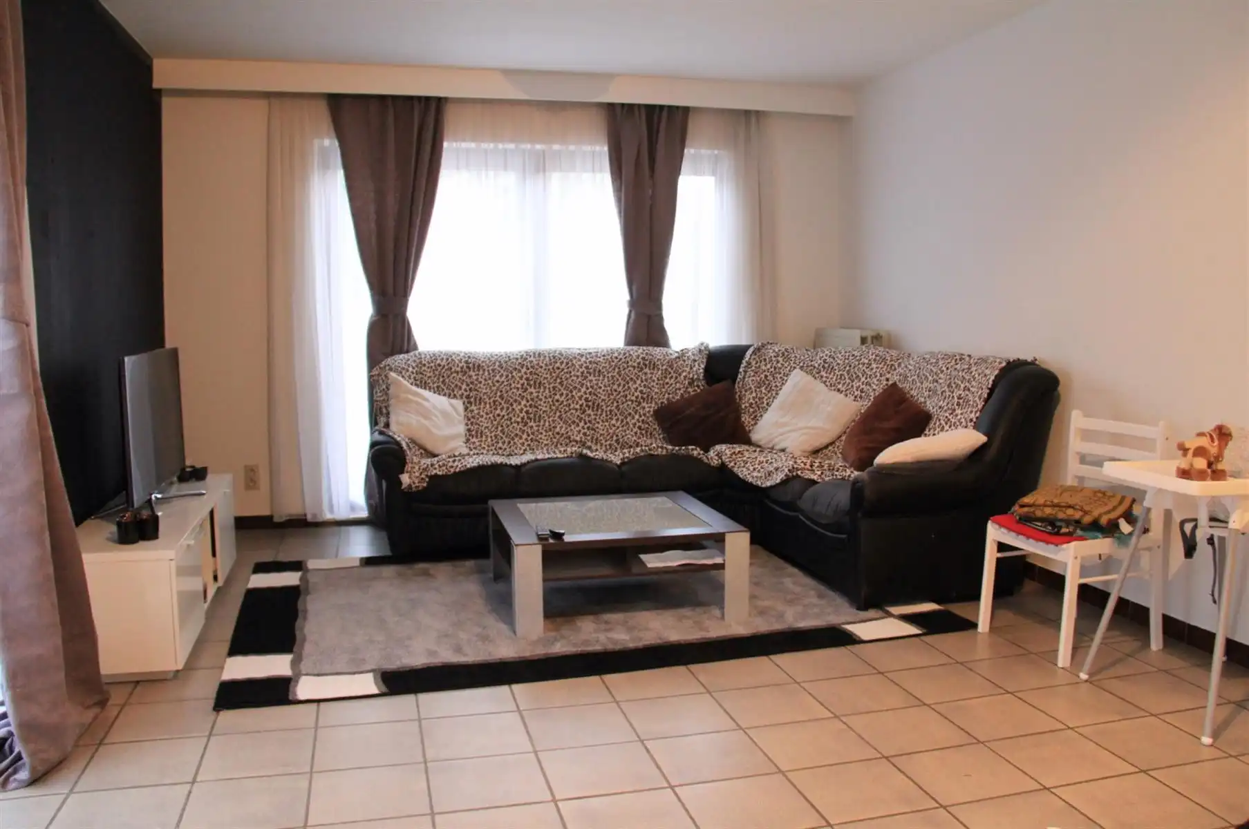 OPBRENGSTPAND (5 APPARTEMENTEN + 1 STUDIO + 4 CARPORTS) foto 3