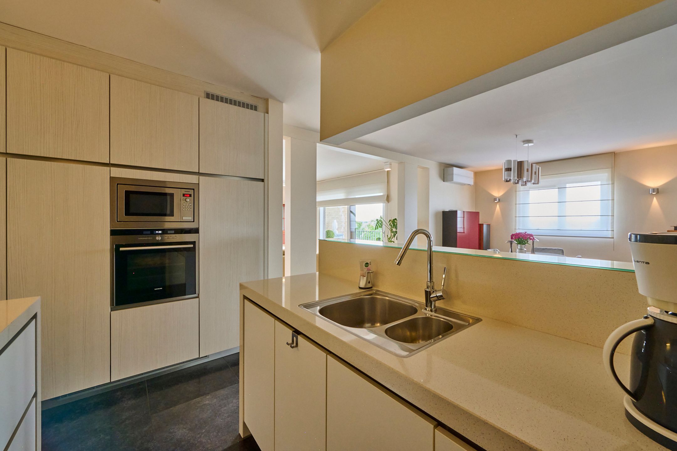 Luxueus afgewerkt penthouse + 2 terrassen + parking foto 8