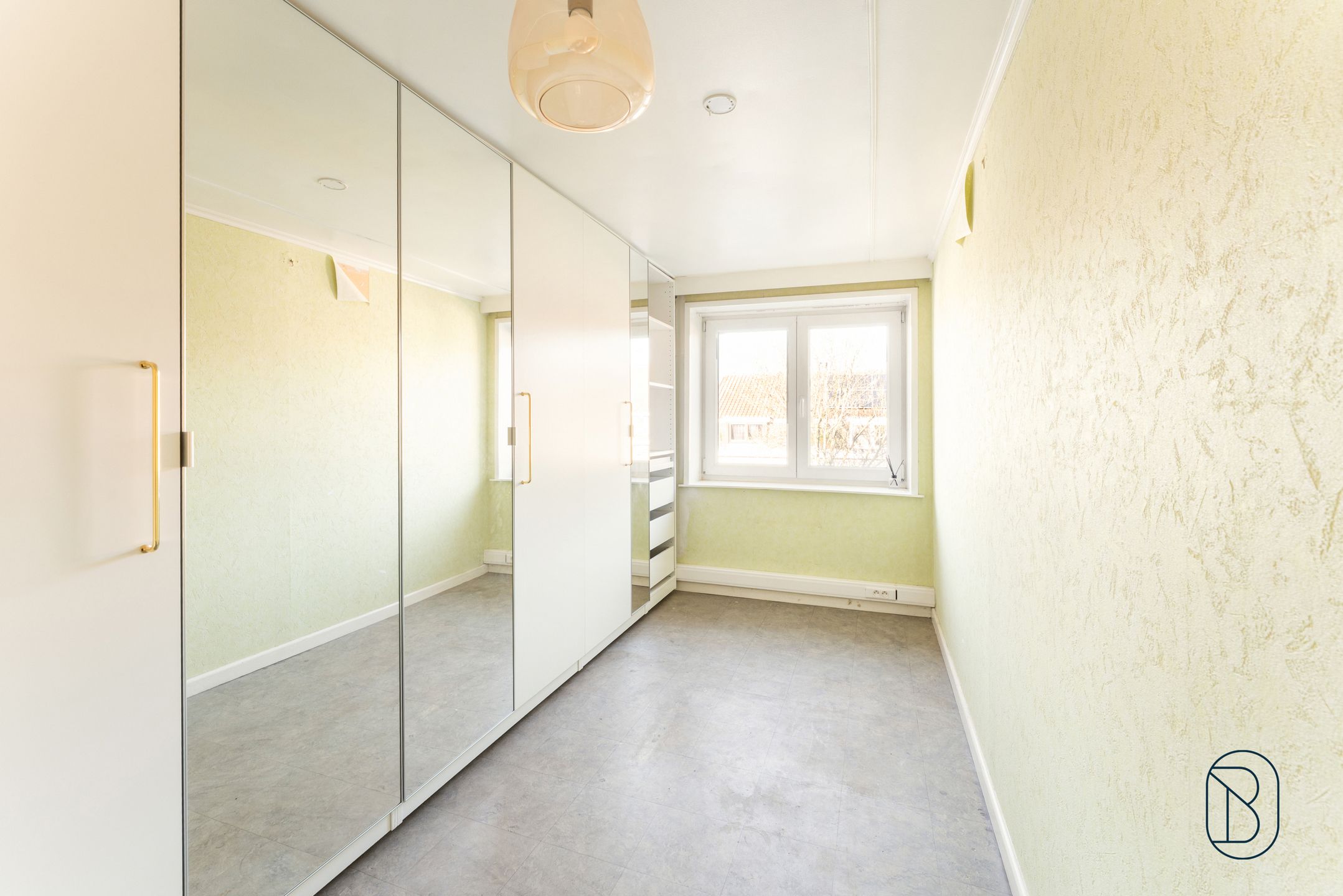 Topgelegen rijwoning met veel potentieel vlakbij het centrum foto 12