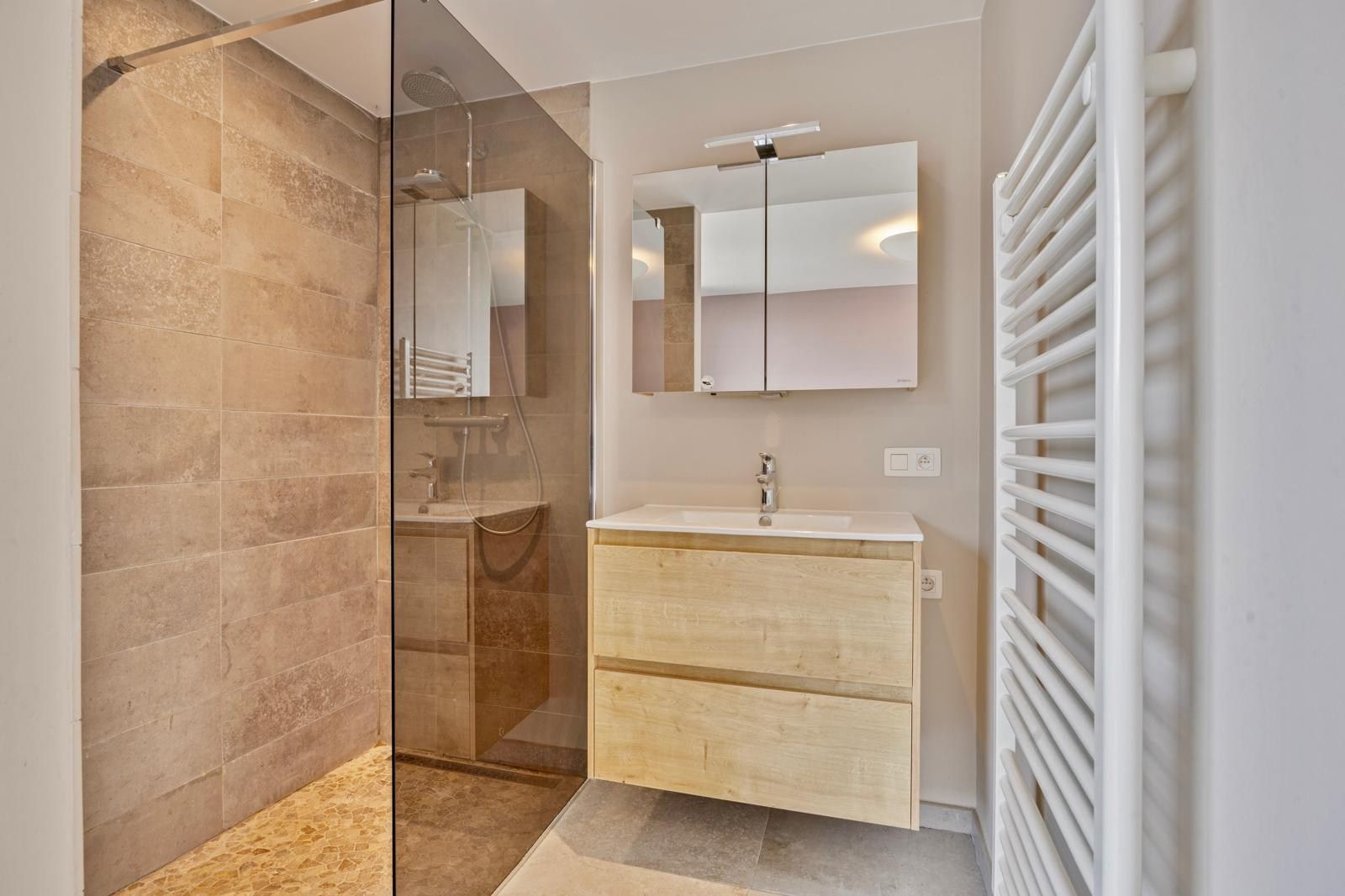 RECENTE VILLA MET 5 SLAAPKAMERS + 2 BADKAMERS ! foto 16