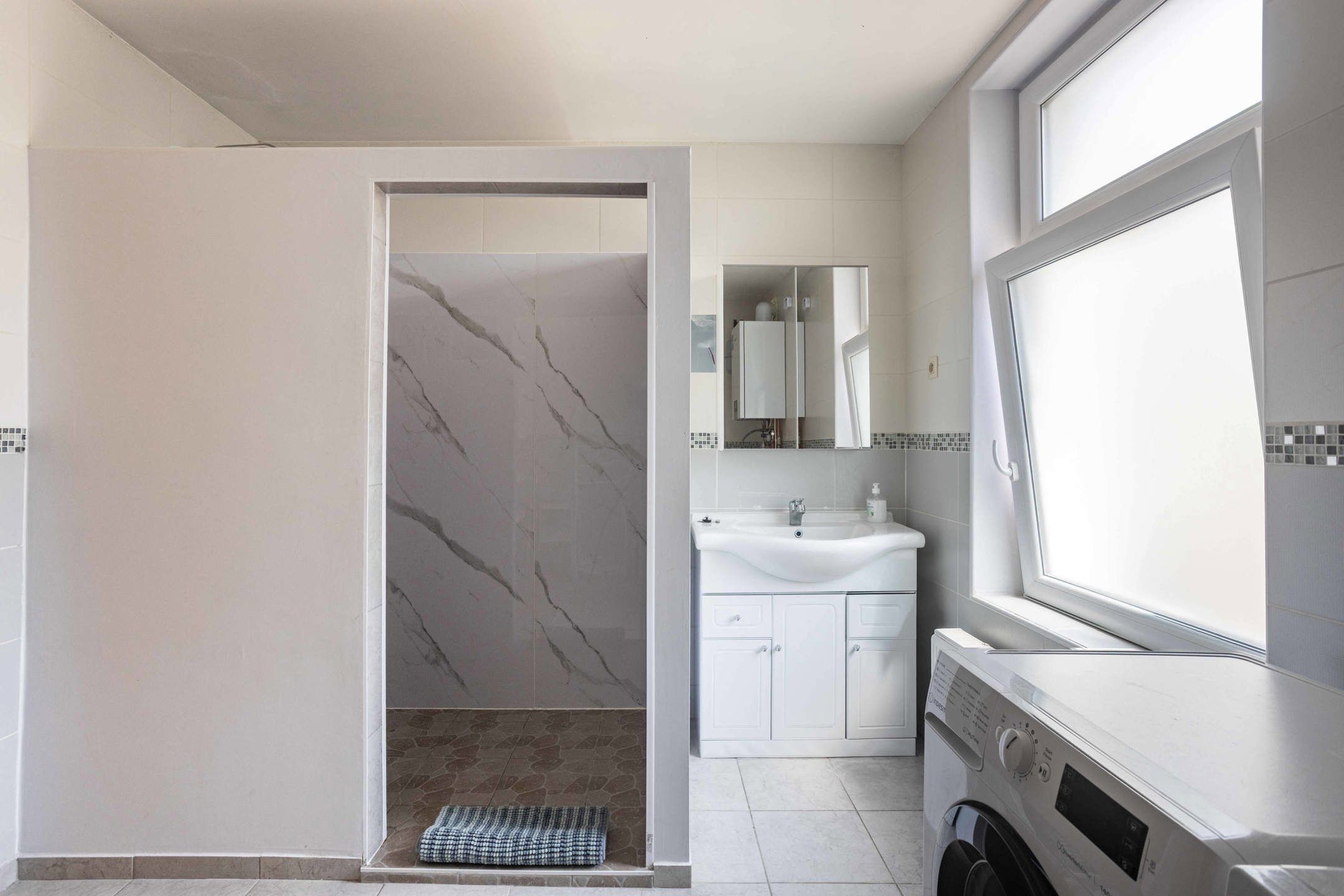 Ruime, instapklare woning met tuin in rustige omgeving! foto 17