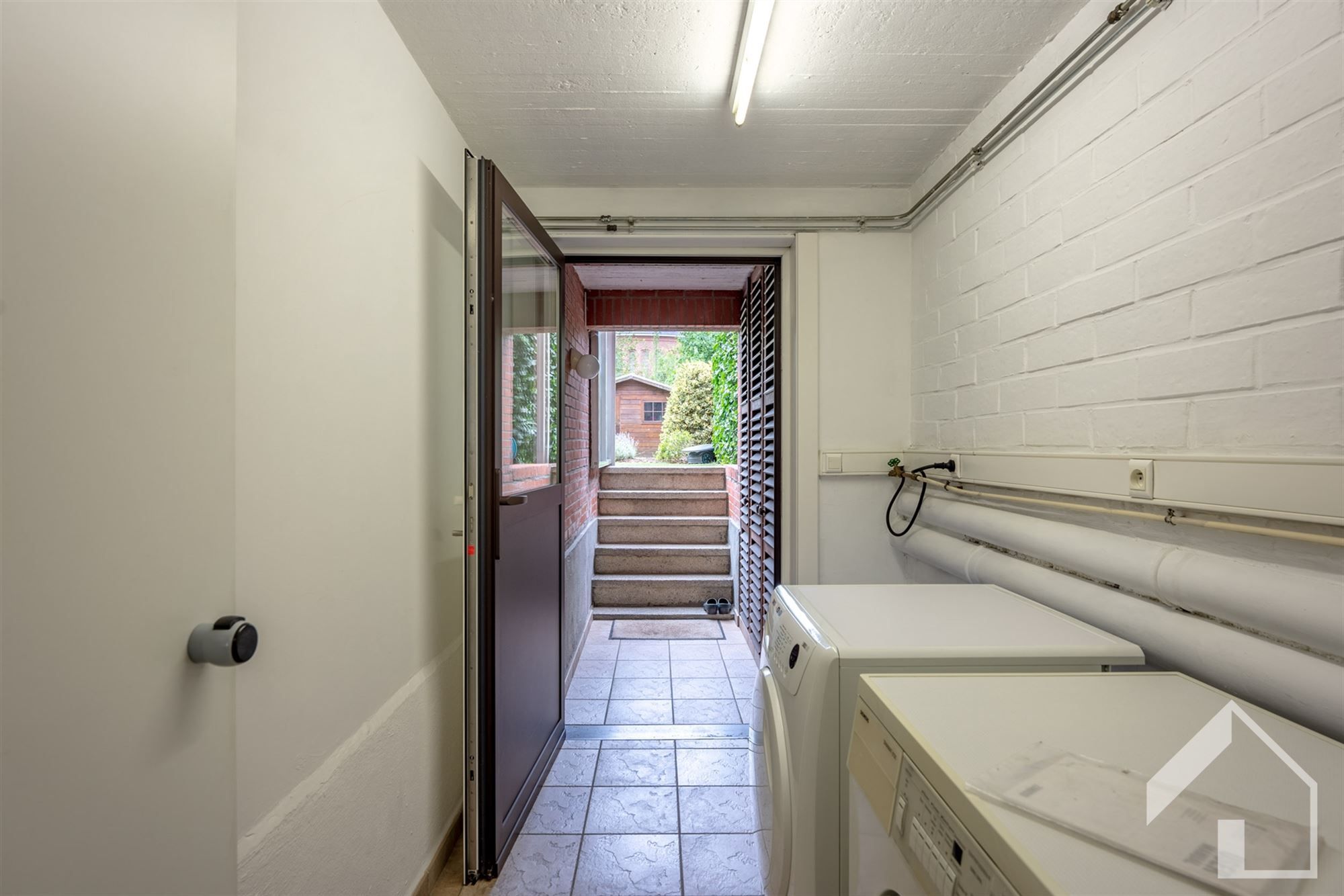 Ruime woning met 4 slaapkamers foto 21