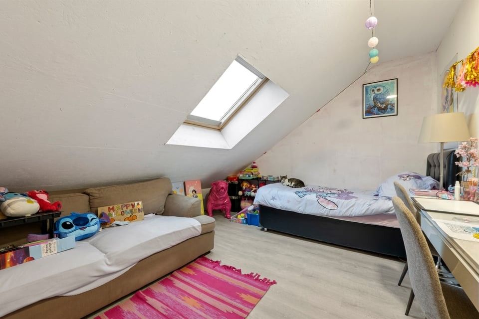 INSTAPKLARE GEZINSWONING MET 4 SLAAPKAMERS EN ZONNIGE TUIN OP TOPLOCATIE foto 25