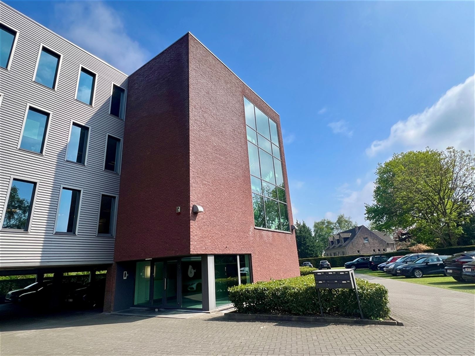 Instapklare kantoren in Zele met ruime parking foto 10