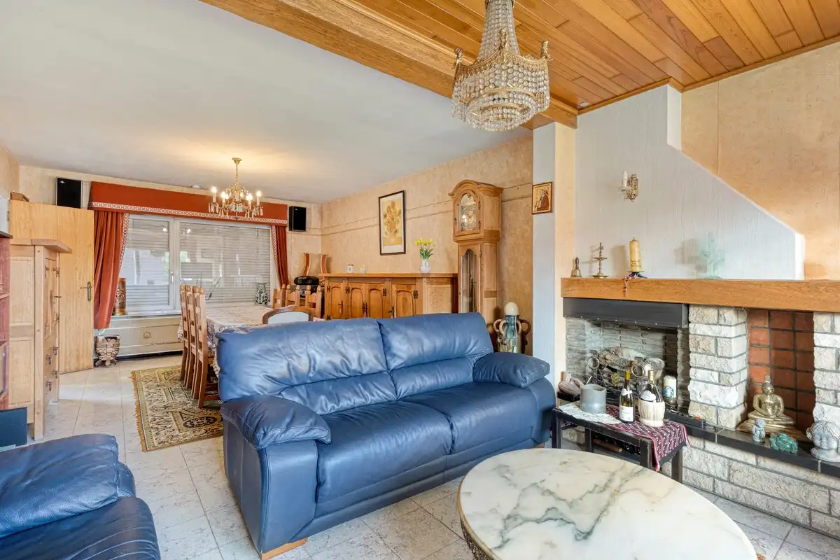 Solide woning op mooi perceel van 11a 10ca foto 3