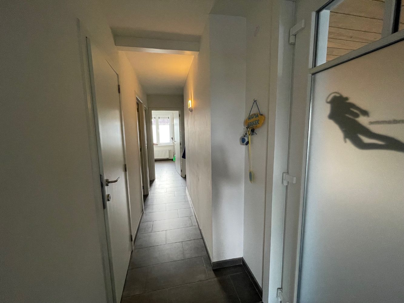 Ongemeubeld gelijkvloersappartement met twee slaapkamers, een terras en een staanplaats. foto 9
