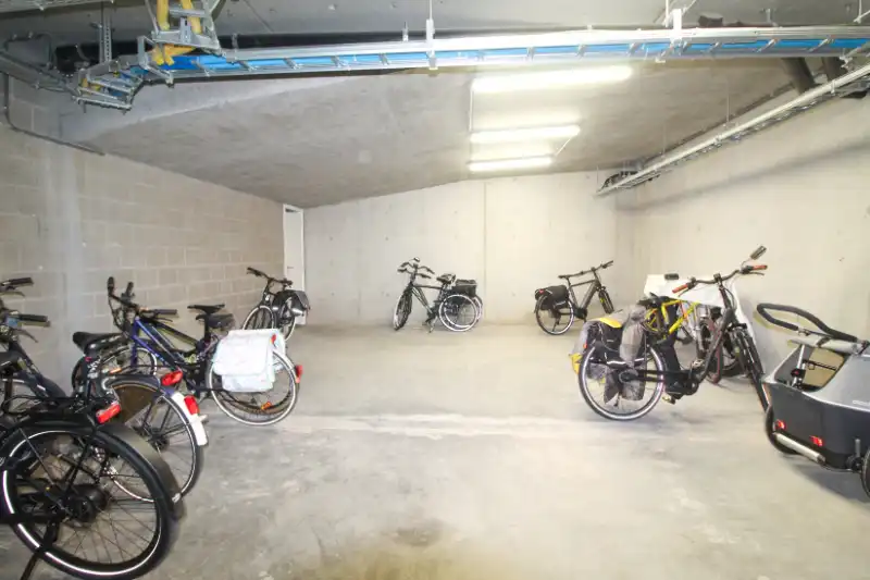 Modern en lichtrijk appartement te huur in Ingelmunster foto 17