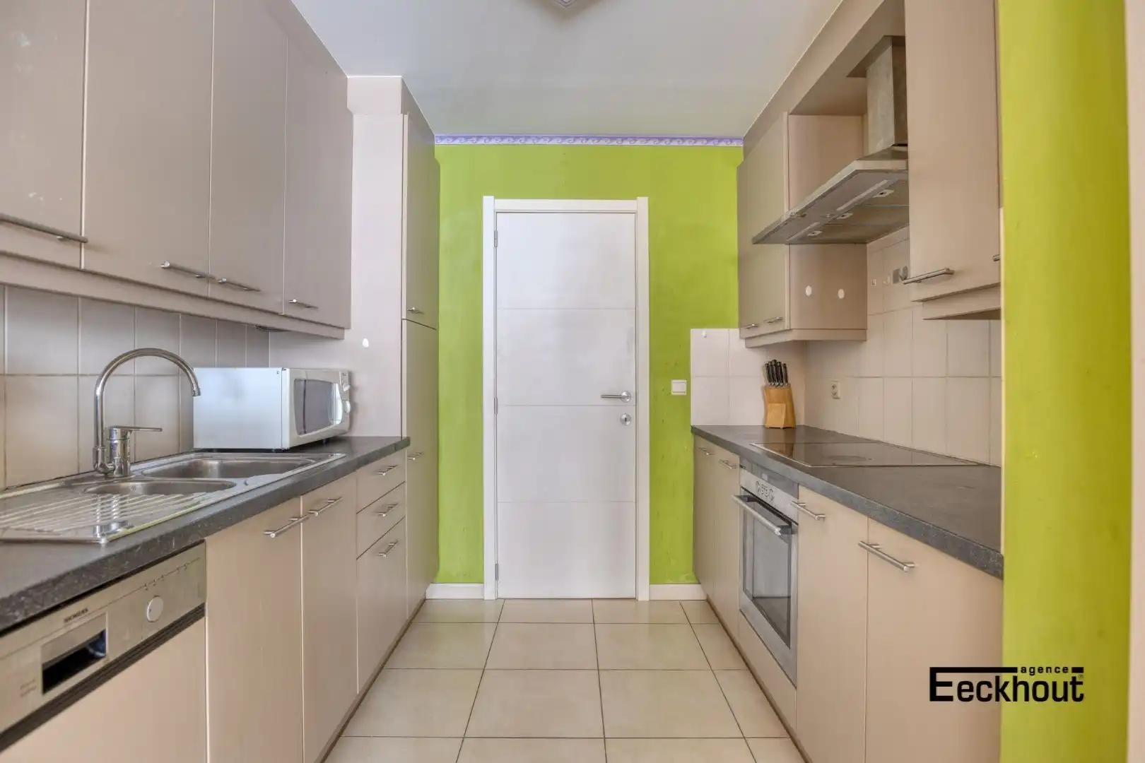 Ruim (100 m²) & instapklaar appartement (bouwjaar 2009) in het centrum van Oostende! foto 6