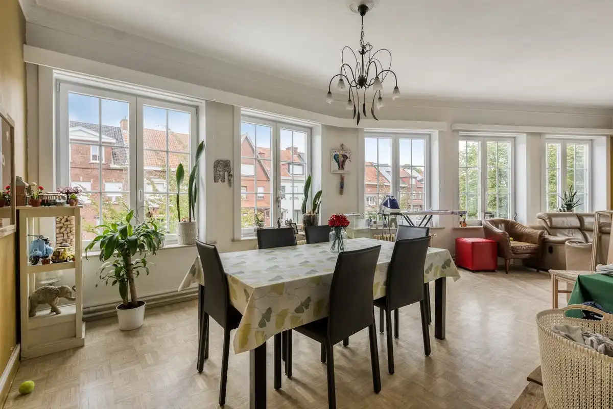 Woning met handelsruimte in de Sint-Elisabethwijk te Kortrijk foto 3