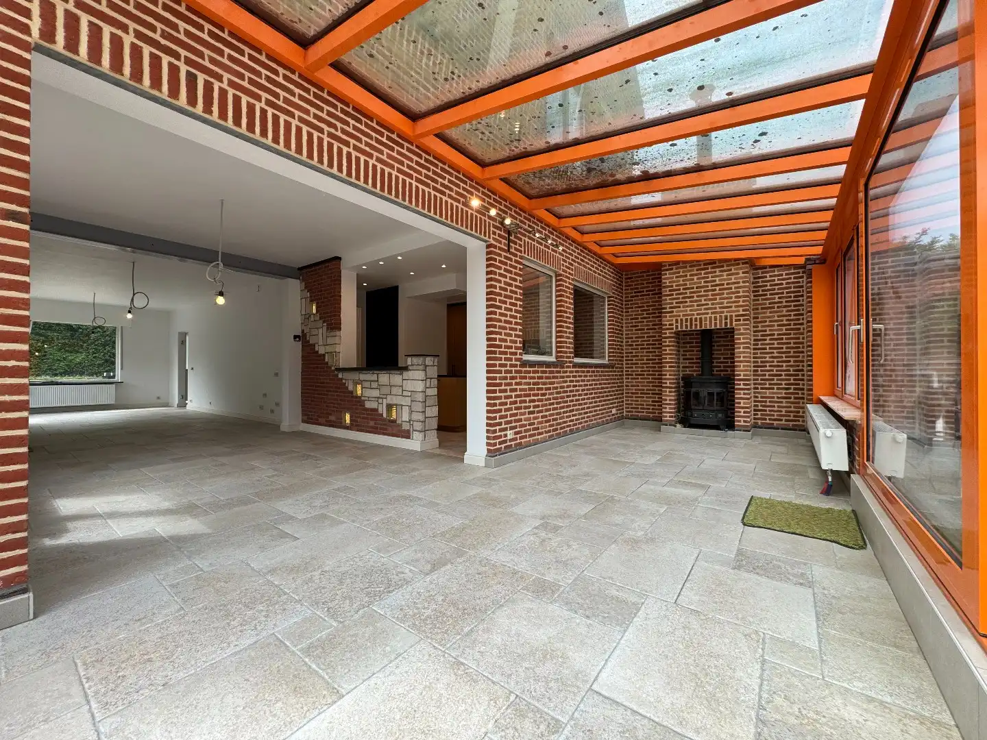 Een 4-gevelwoning met garage en  tuin foto 5