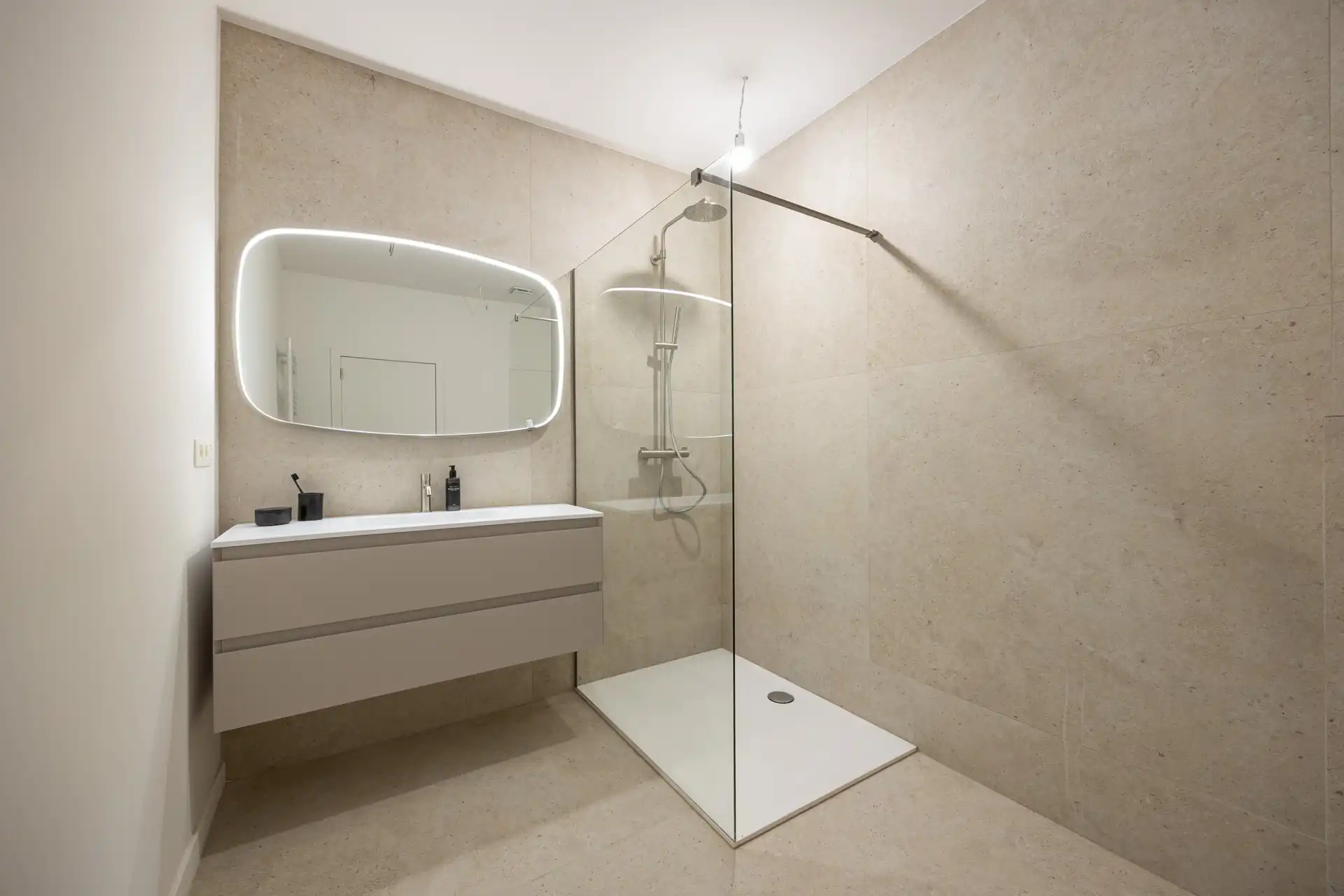 Prachtige, gerenoveerde villa op een riant perceel (723 m²) foto 16