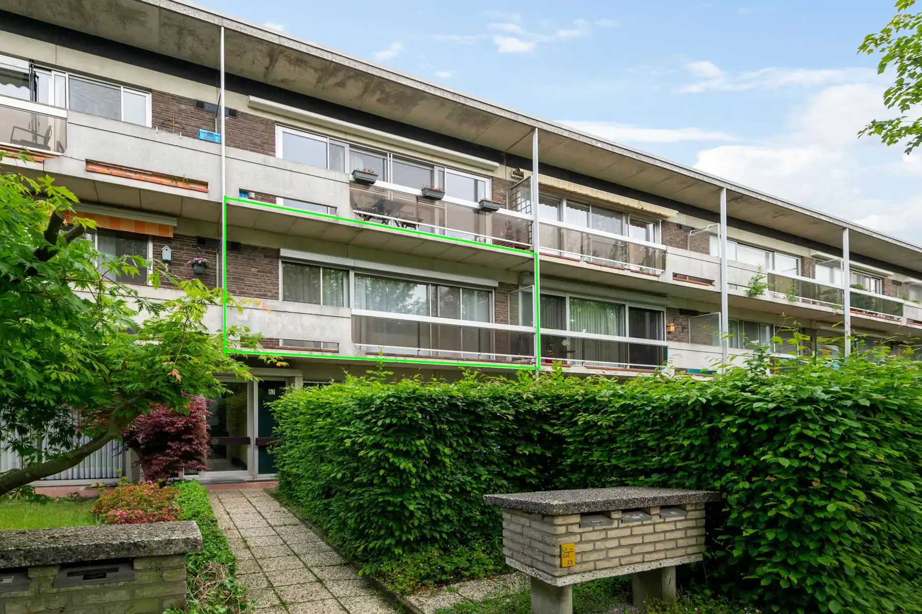 Te renoveren appartement met garage op uitstekende ligging foto {{pictureIndex}}