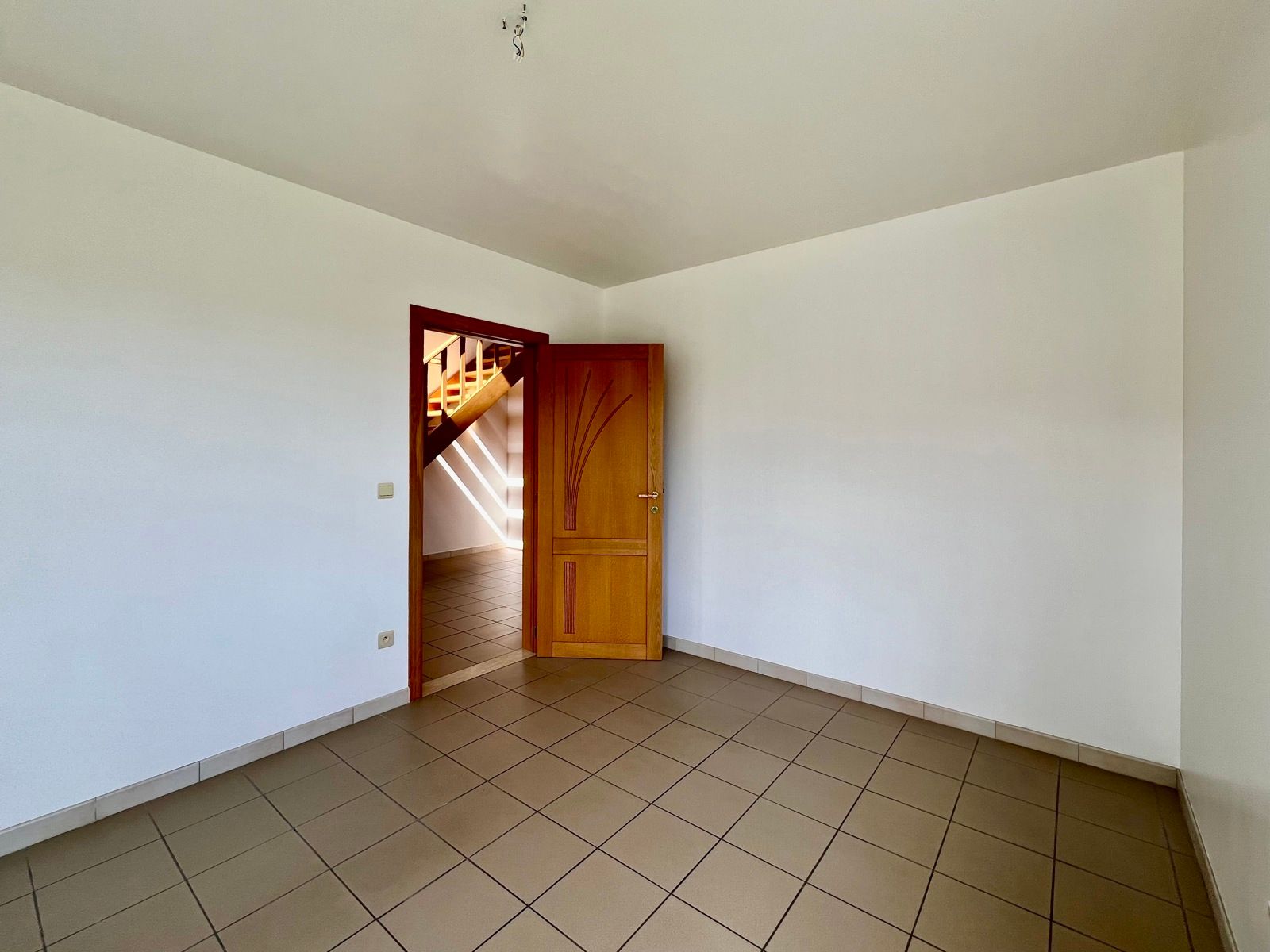 Ruime lichtrijke woning te huur foto 6