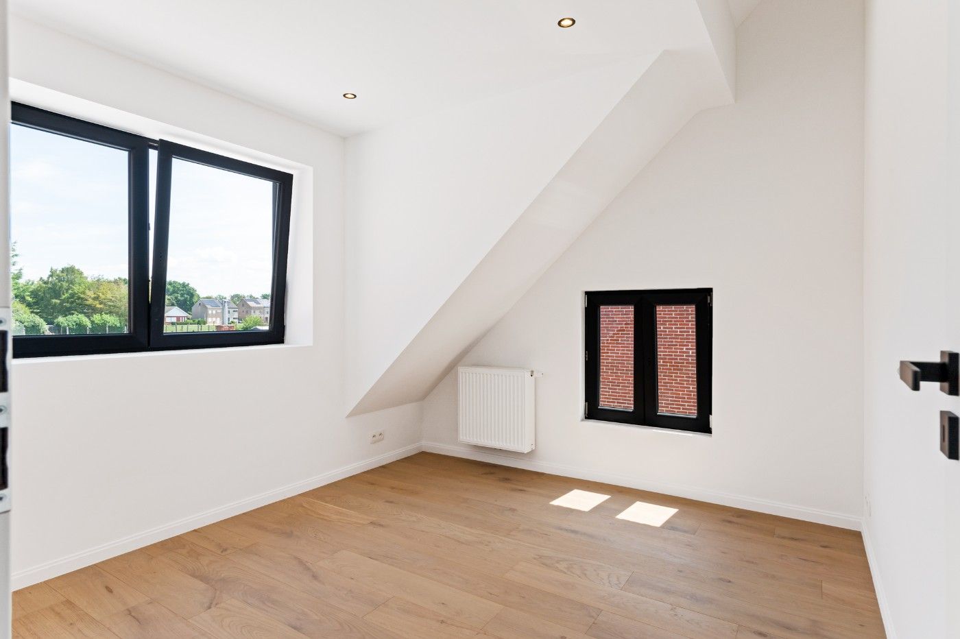 Prachtig gerenoveerde woning met 3 slpk., oprit en toffe tuin foto 18