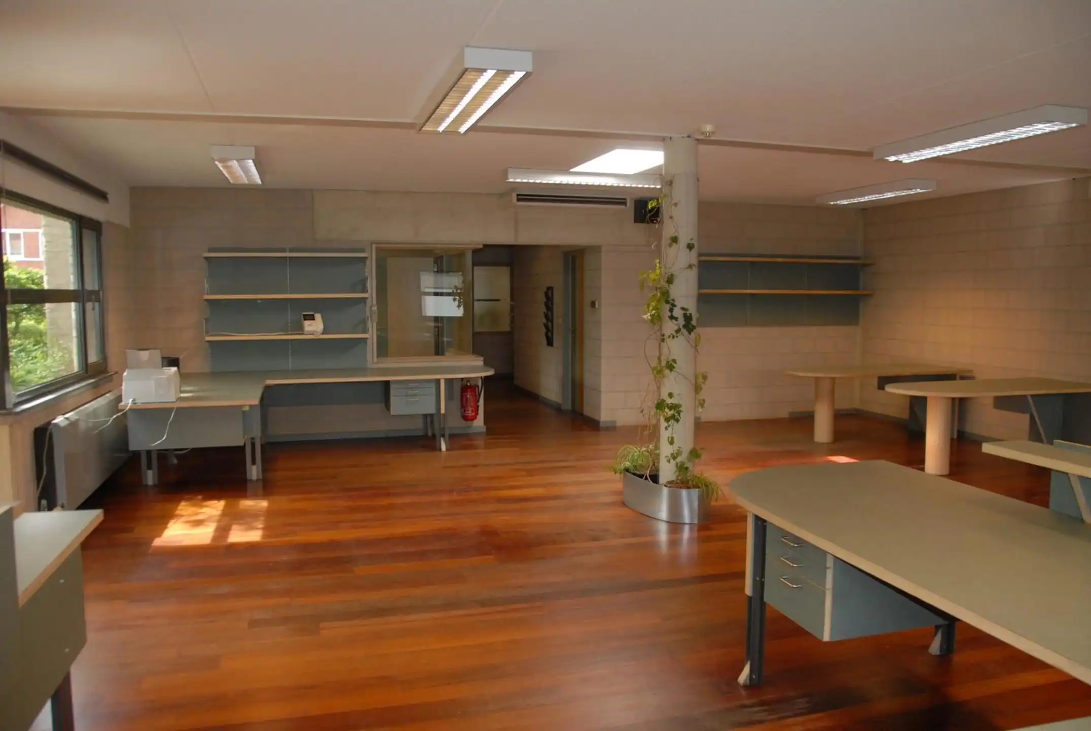 TE HUUR: Mooie kantoorruimte van 288m² foto 10