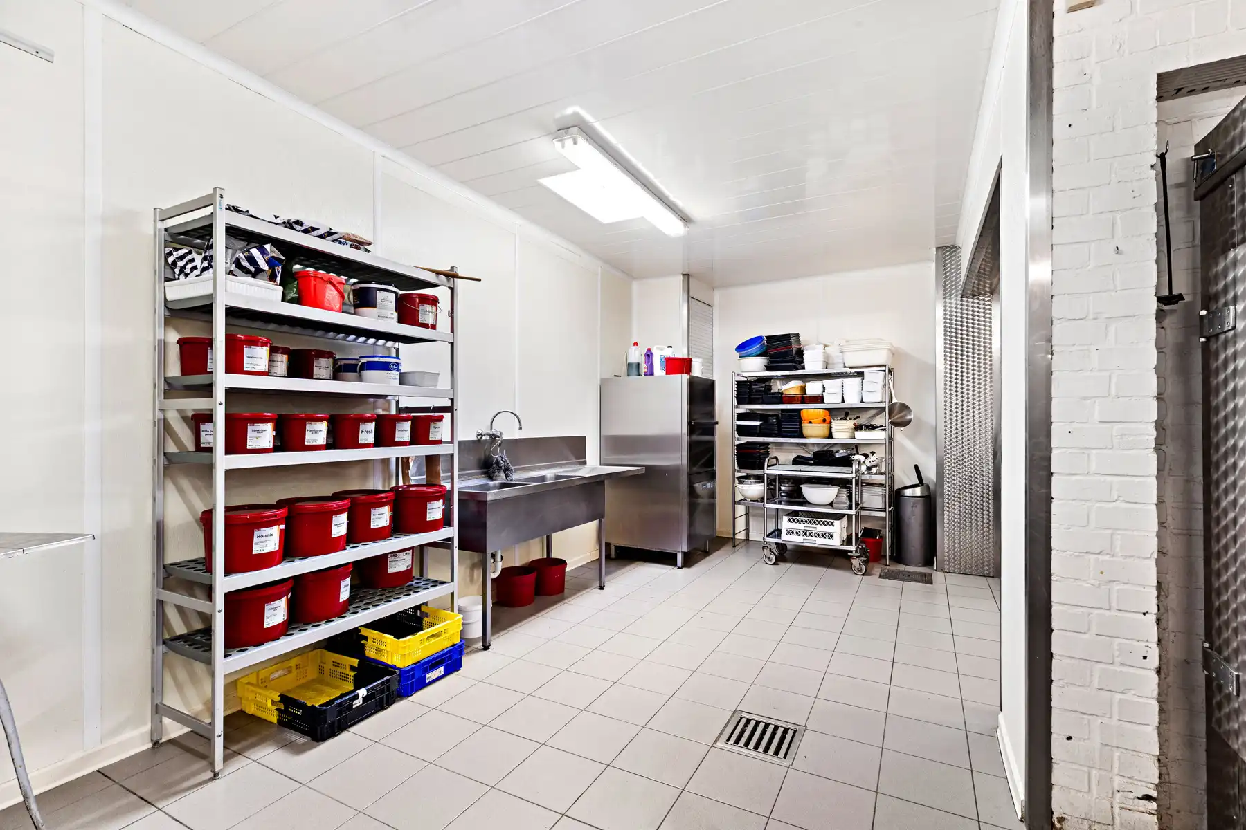 Handelshuis met woonst op sterke locatie in Sint-Kruis foto 8