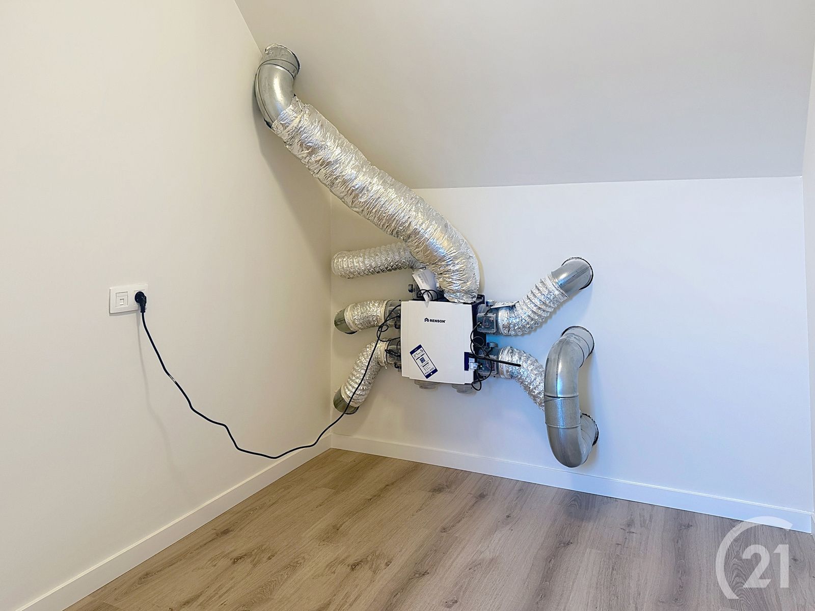 Nieuwbouwwoning te huur in een doodlopende straat !!! foto 13