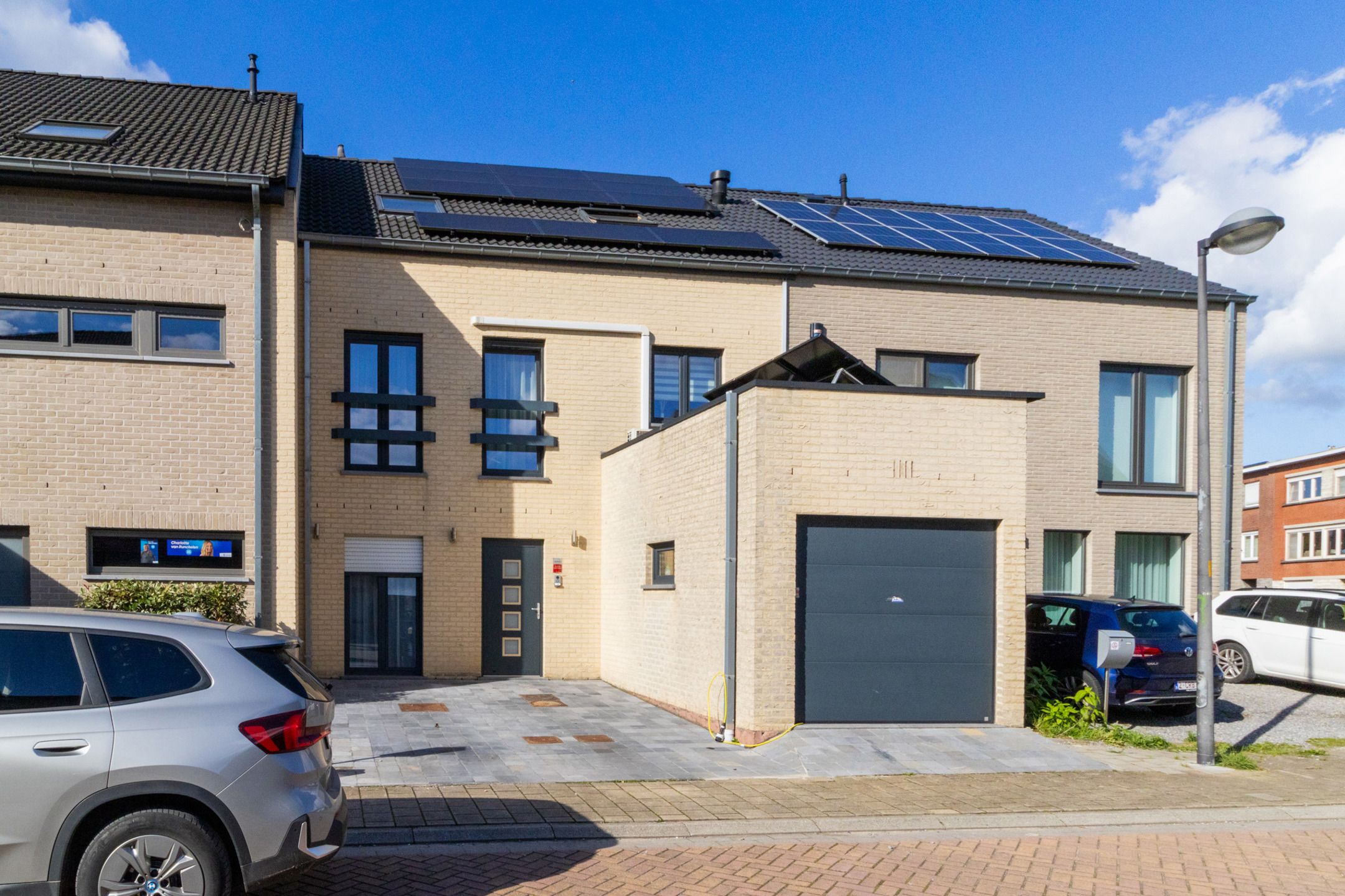 Huis te koop foto {{pictureIndex}}