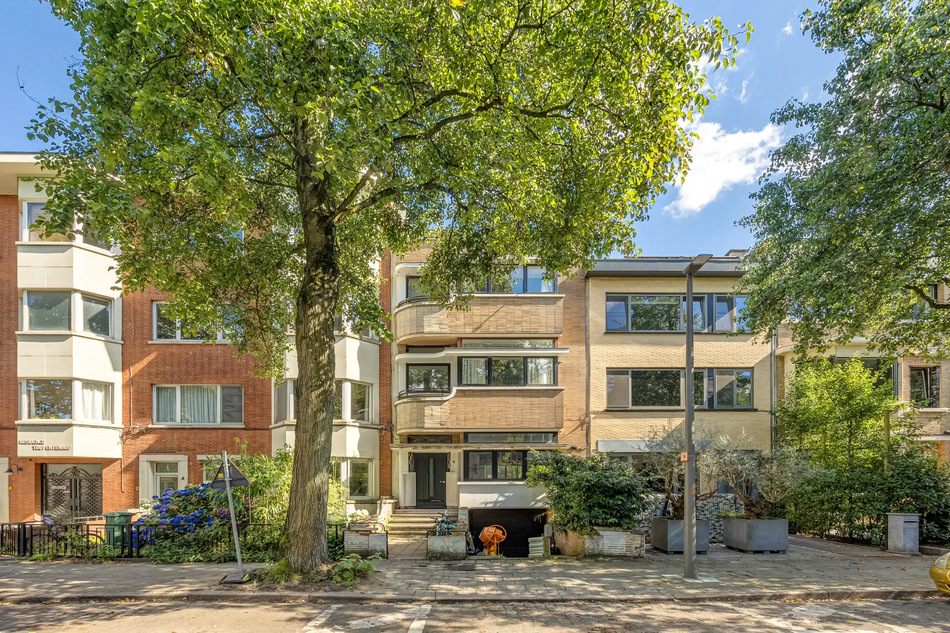 Karaktervol herenhuis (260 m²) in de gegeerde Pulhofwijk foto 2